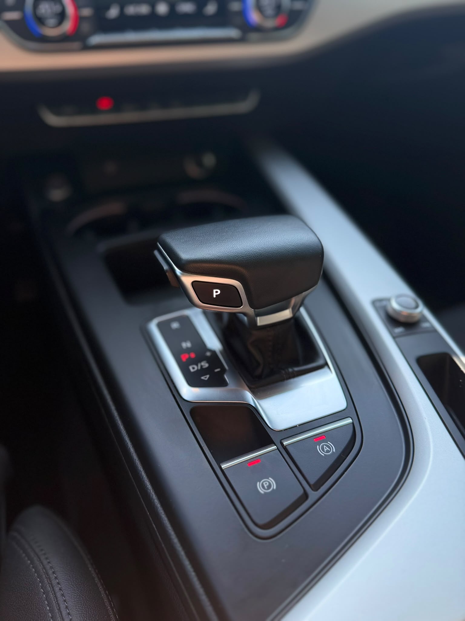 AUDI 2.0 40 TFSI S Line quattro S-Tronic-image-9
