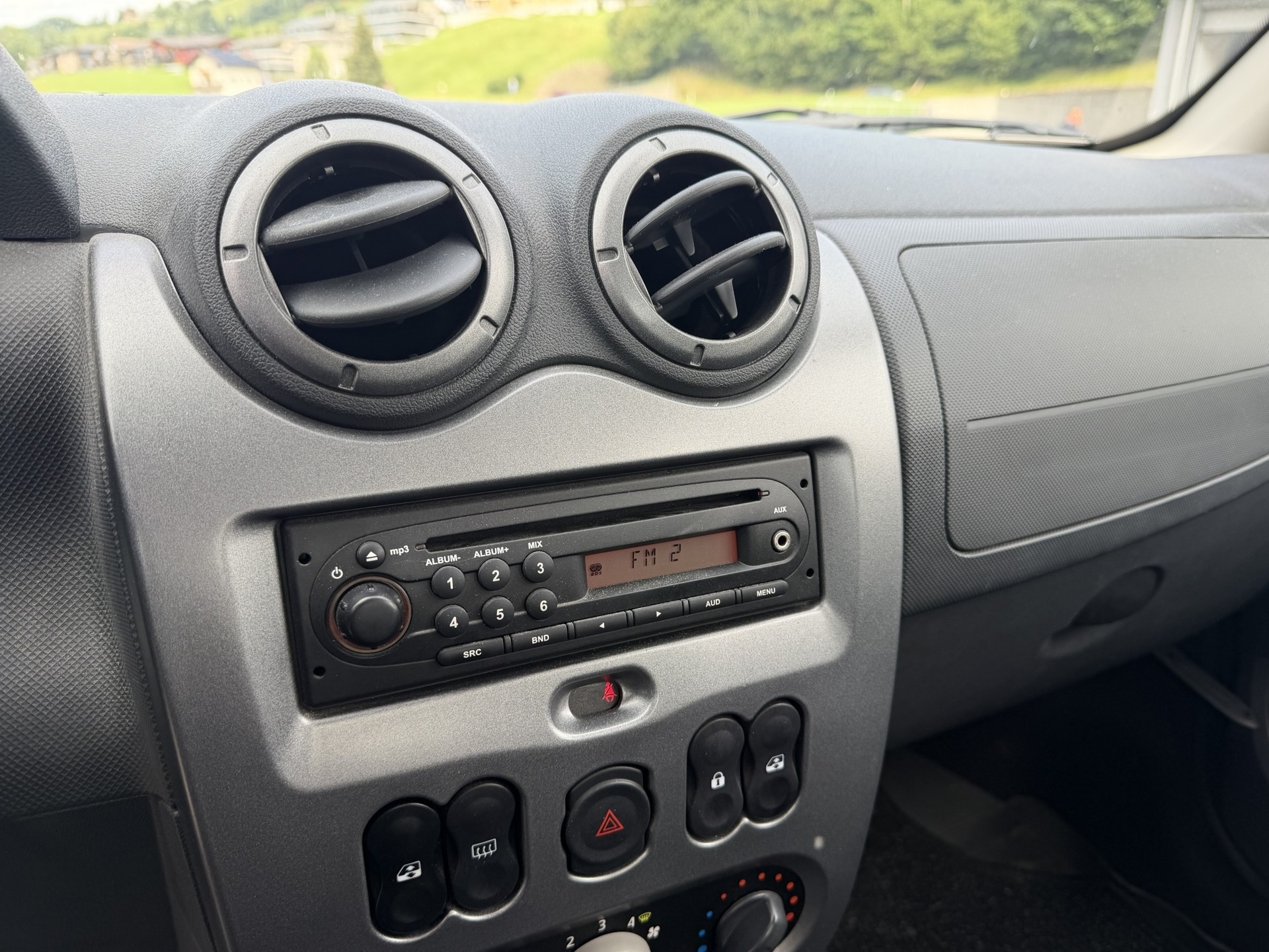 DACIA Duster 1.6 Ambiance 4x4-image-8