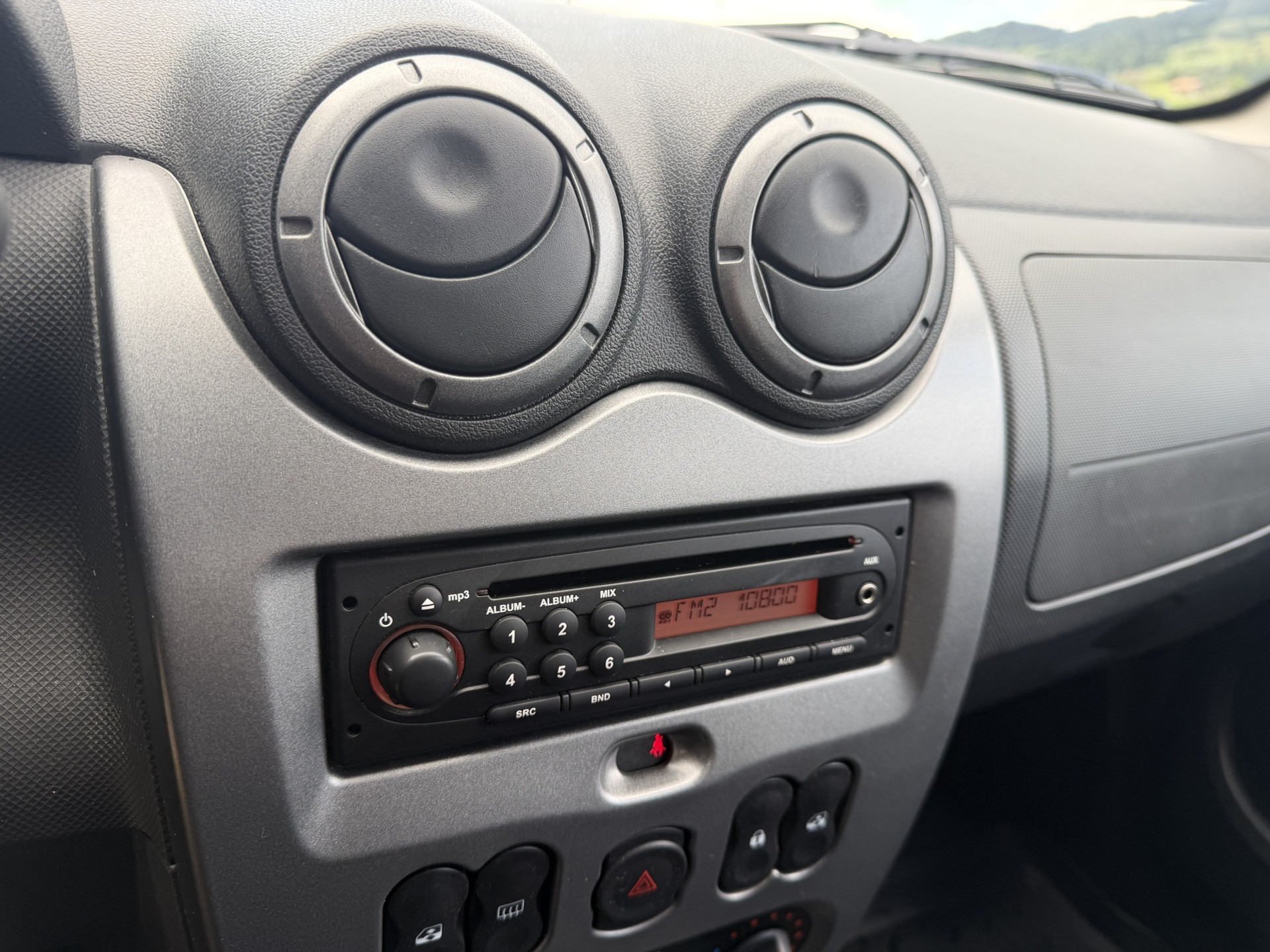 DACIA Duster 1.6 Ambiance 4x4-image-11