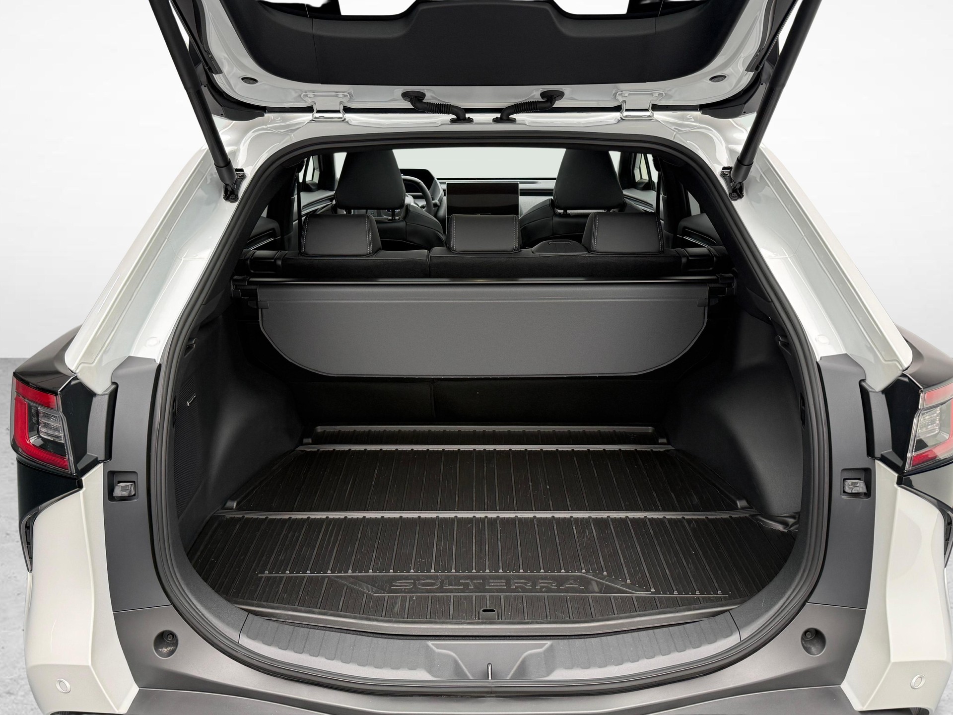 SUBARU Solterra eV Luxury AWD-image-11