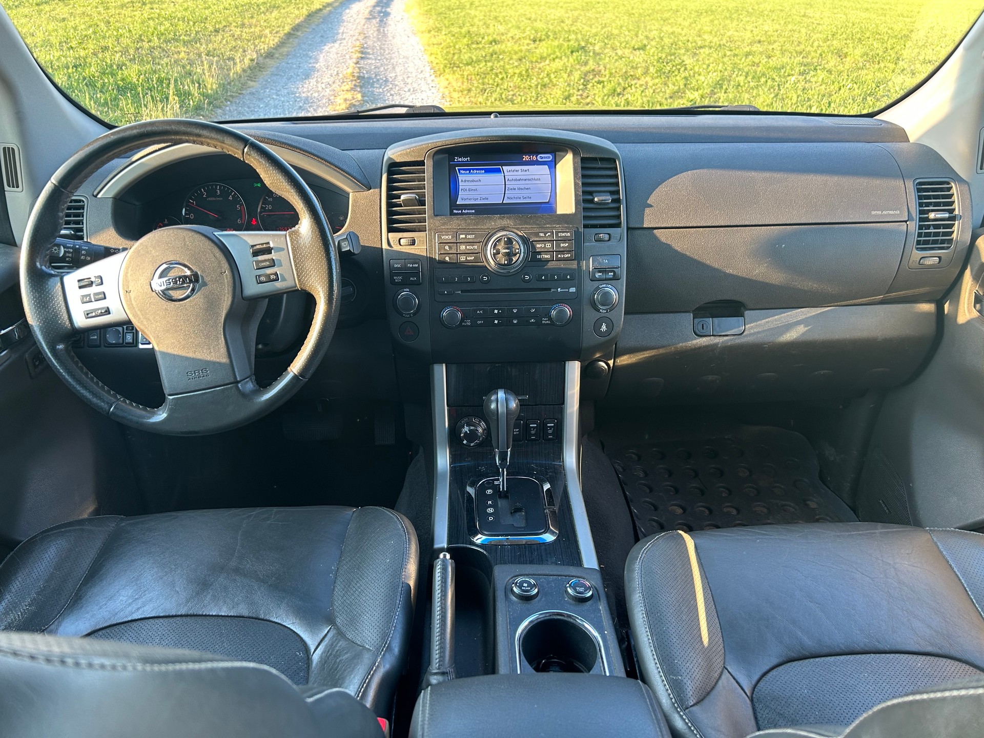 NISSAN Pathfinder 3.0 dCi LE Automatic-image-4