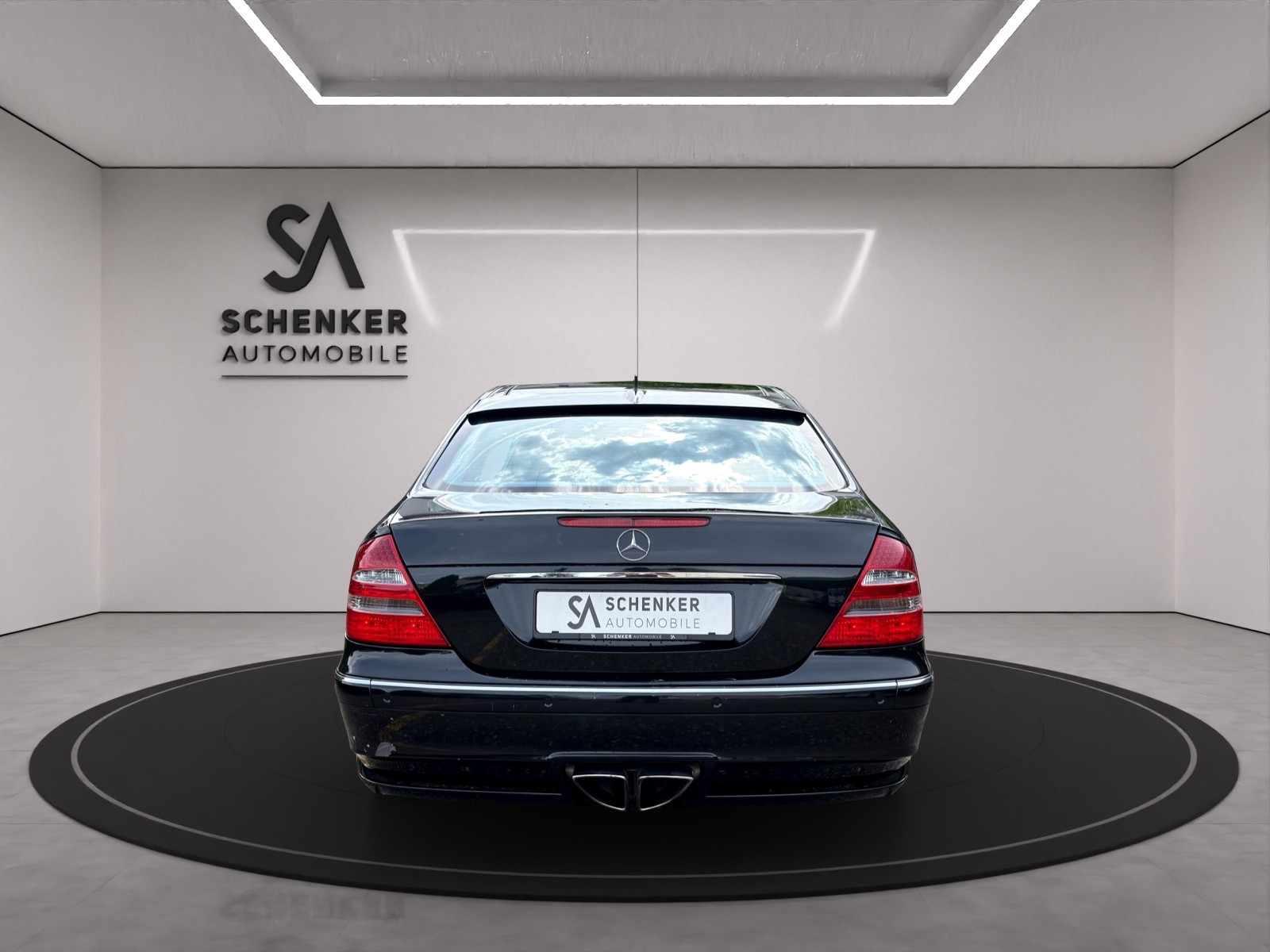 MERCEDES-BENZ E 320 Avantgarde Automatic FAB Design-showroom-element-3