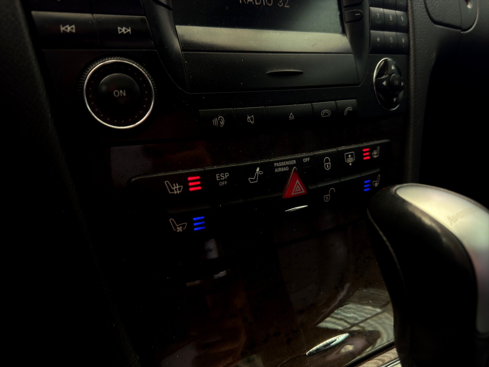MERCEDES-BENZ E 320 Avantgarde Automatic FAB Design-image-16