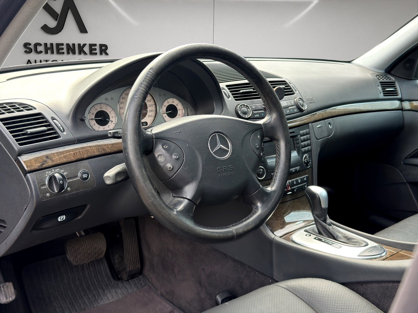 MERCEDES-BENZ E 320 Avantgarde Automatic FAB Design-image-8