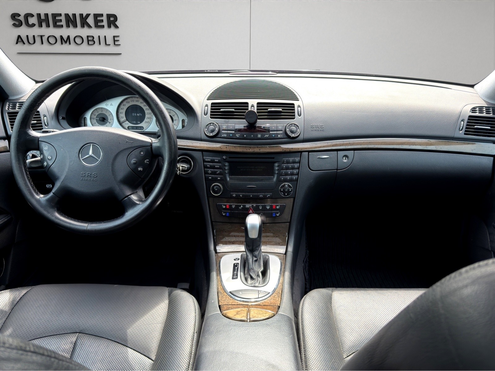 MERCEDES-BENZ E 320 Avantgarde Automatic FAB Design-image-13
