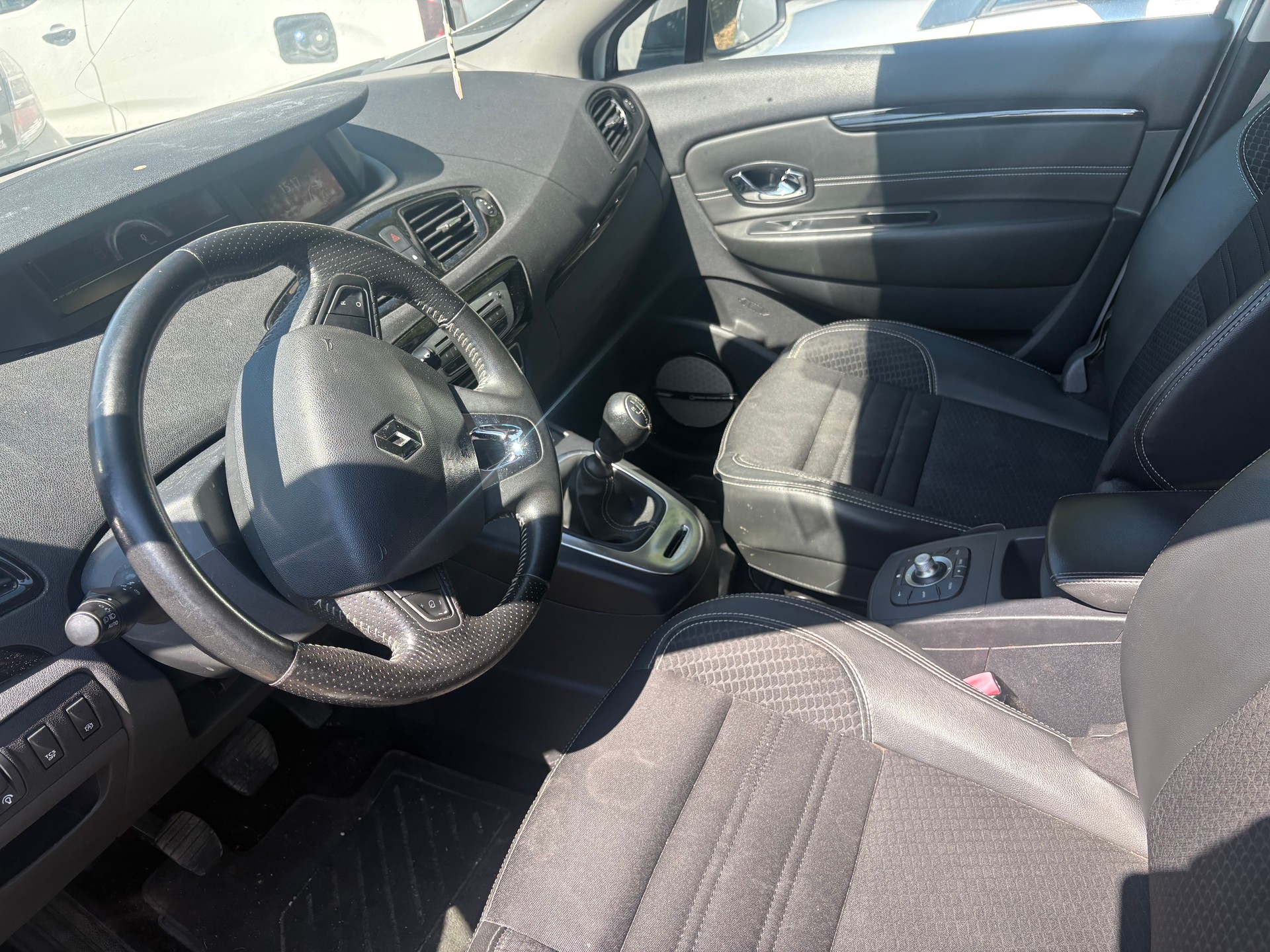 RENAULT Scénic 1.2 16V Turbo Bose-image-4