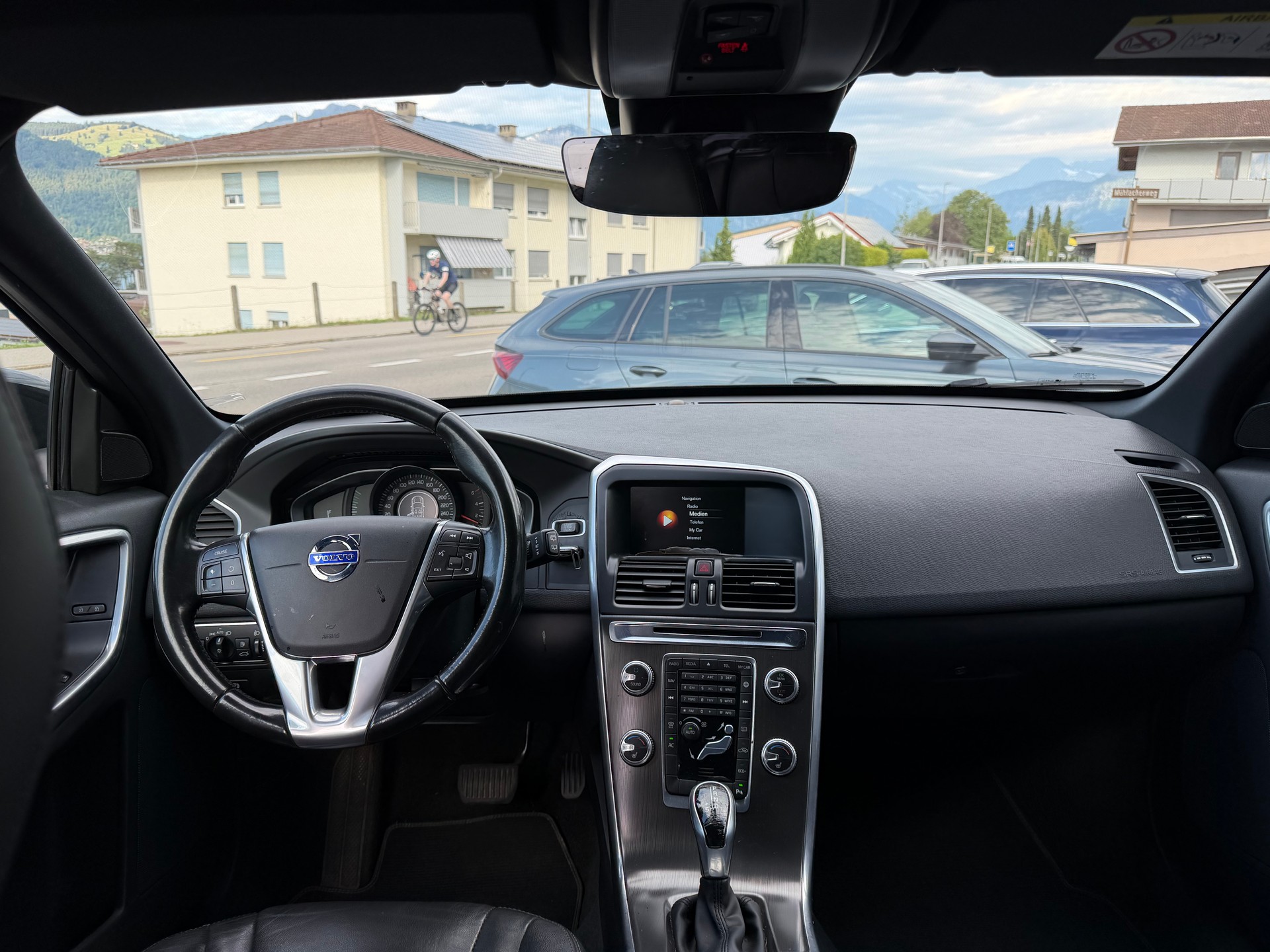 VOLVO XC60 D4 Kinetic Geartronic-image-4
