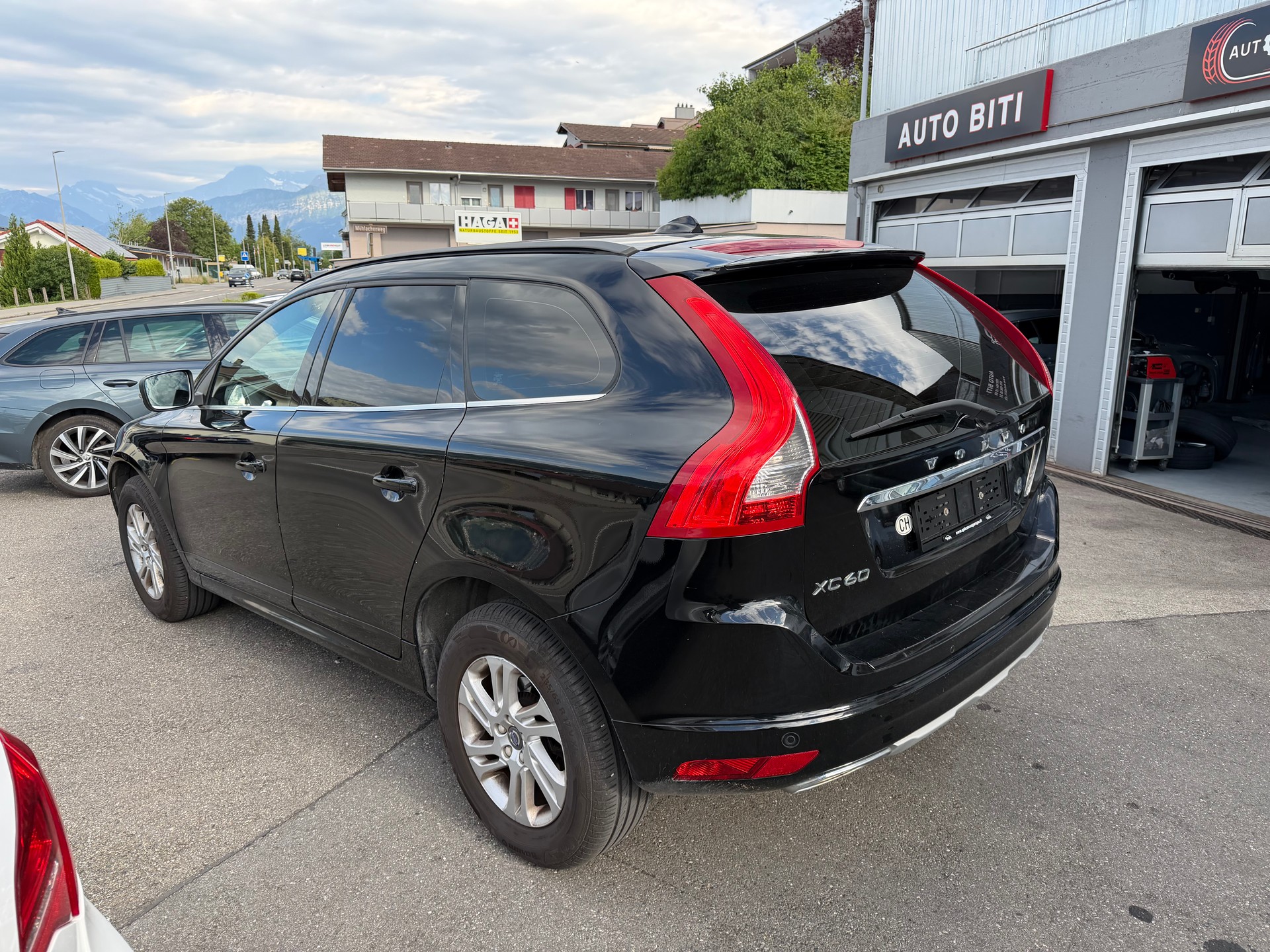 VOLVO XC60 D4 Kinetic Geartronic-image-3