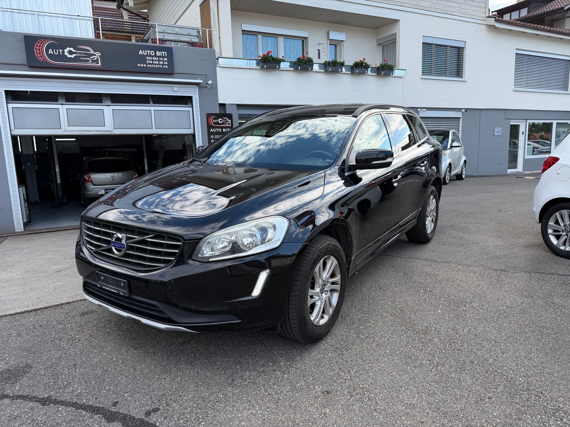 VOLVO XC60 D4 Kinetic Geartronic-image-0