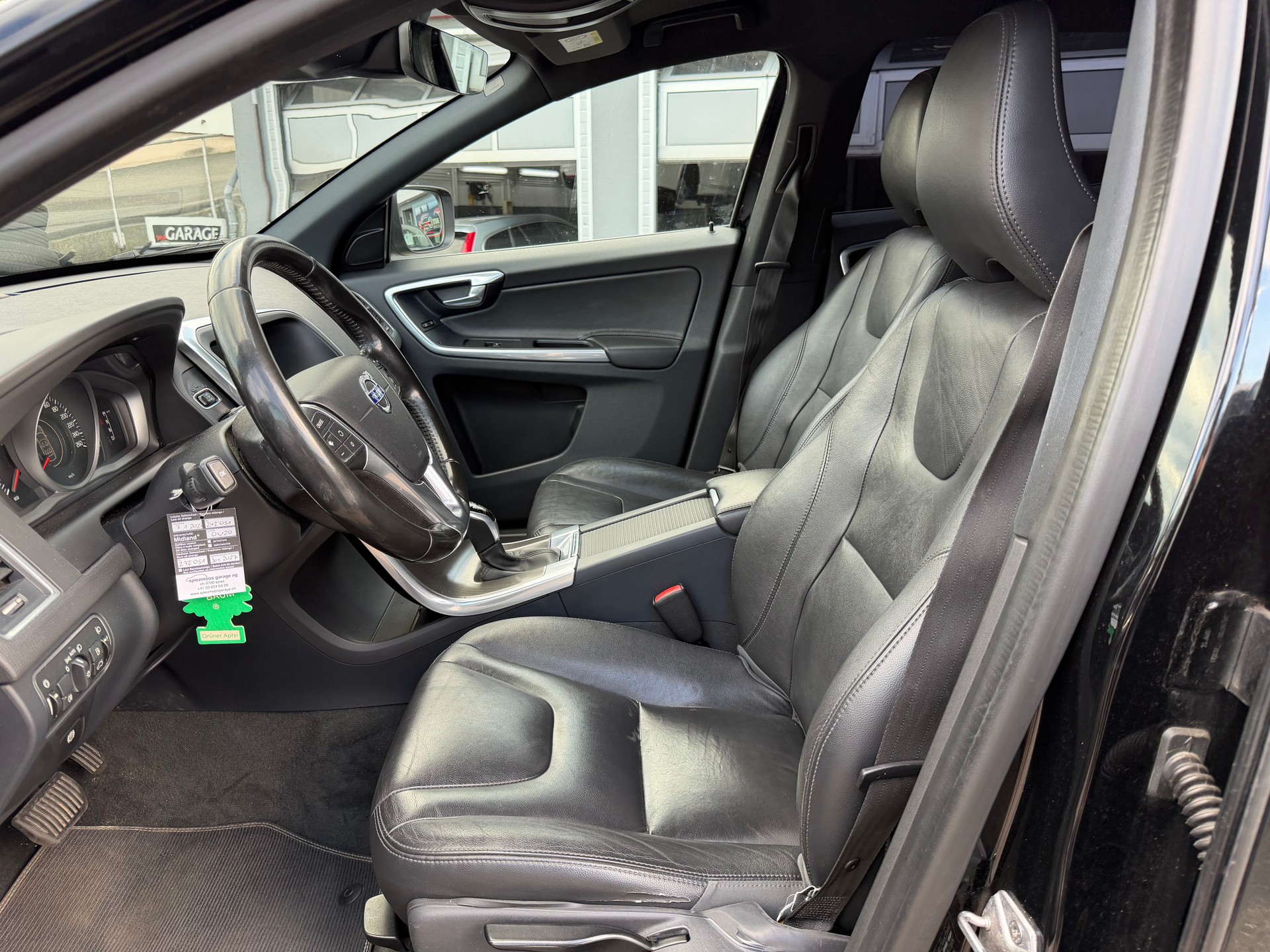 VOLVO XC60 D4 Kinetic Geartronic-image-6