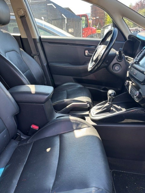 KIA Carens 1.7 CRDi Trend DCT-image-4
