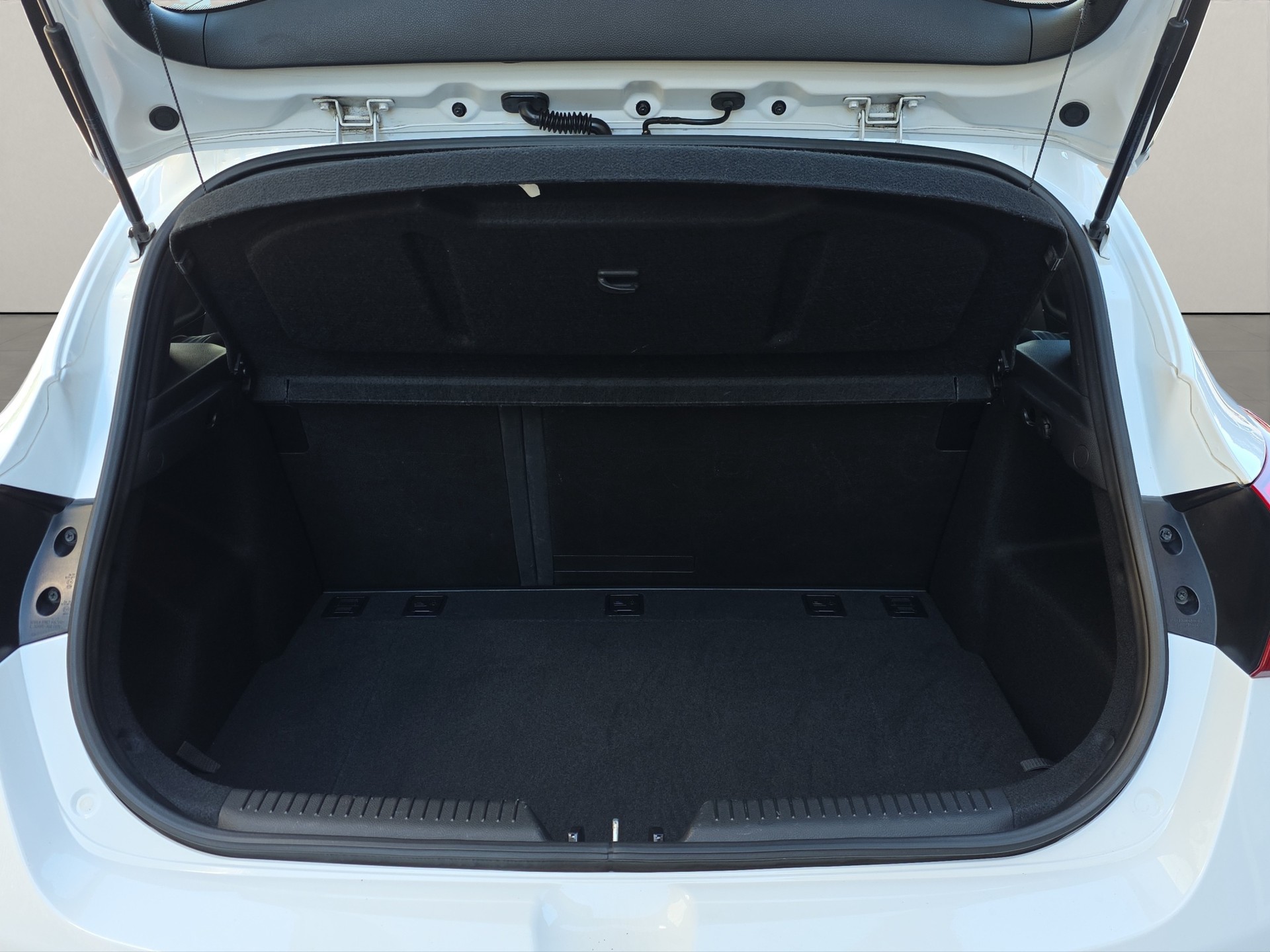 HYUNDAI i30 1.6 GDI Plena-image-8