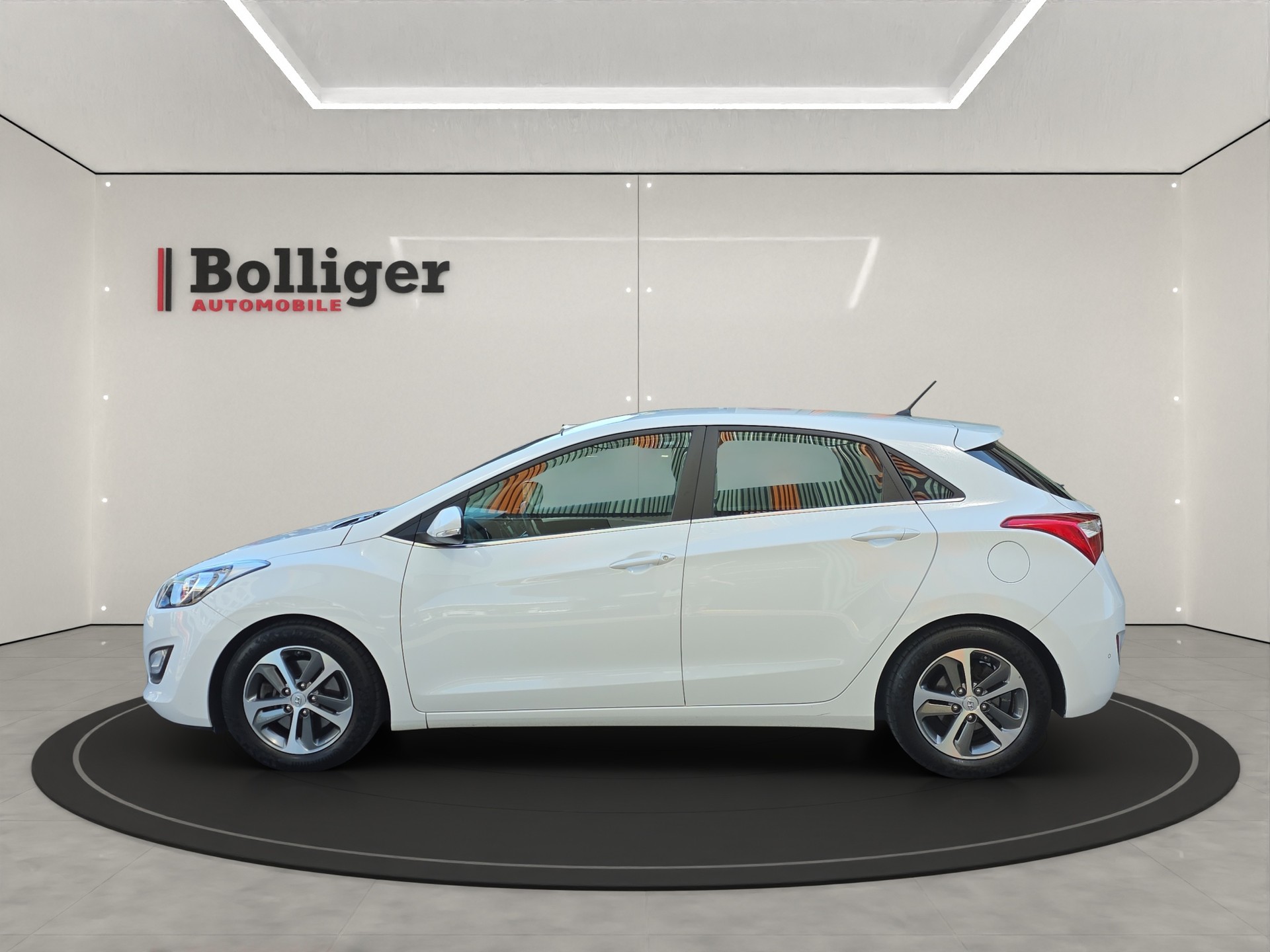 HYUNDAI i30 1.6 GDI Plena-image-10