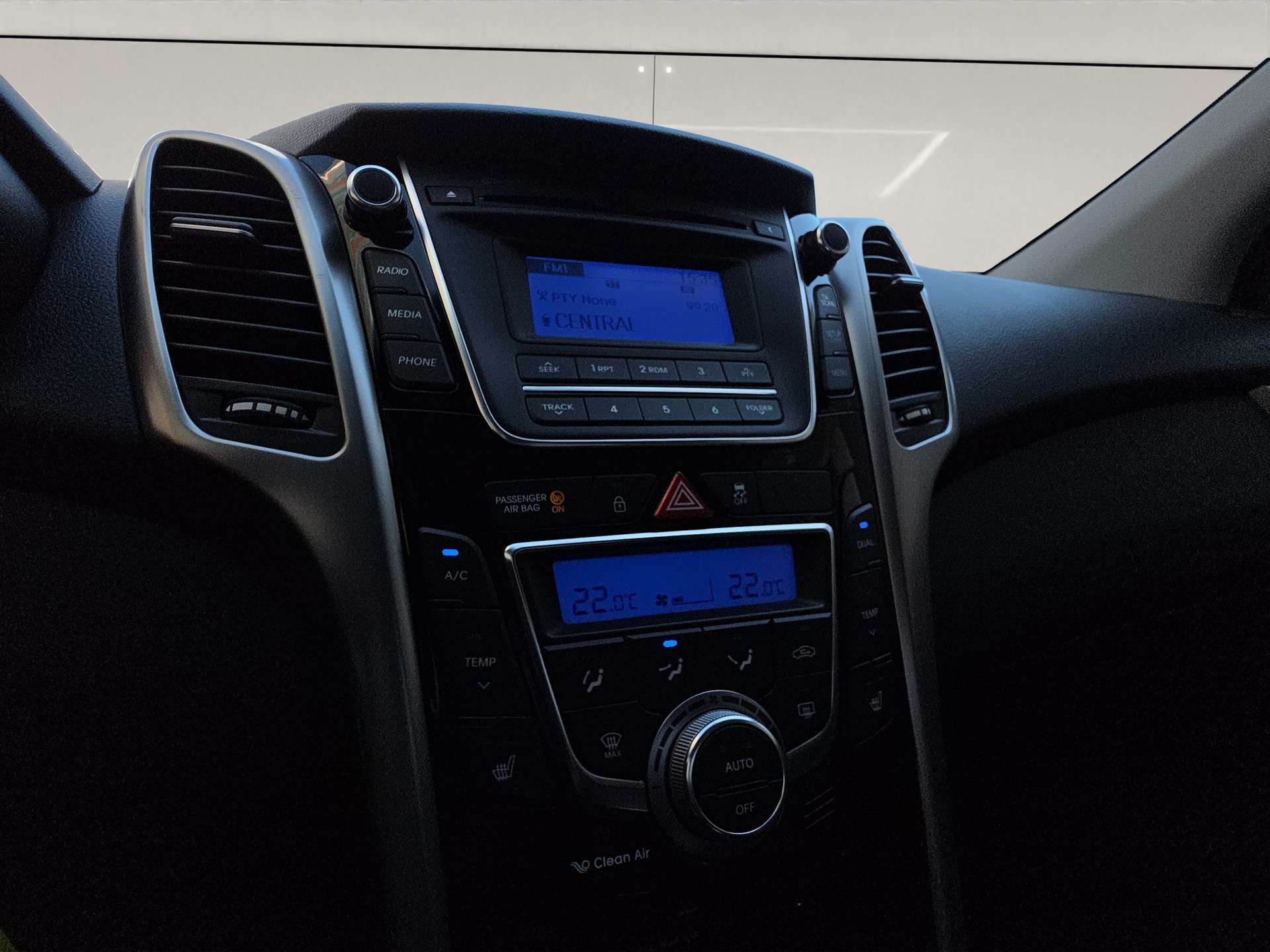 HYUNDAI i30 1.6 GDI Plena-image-14