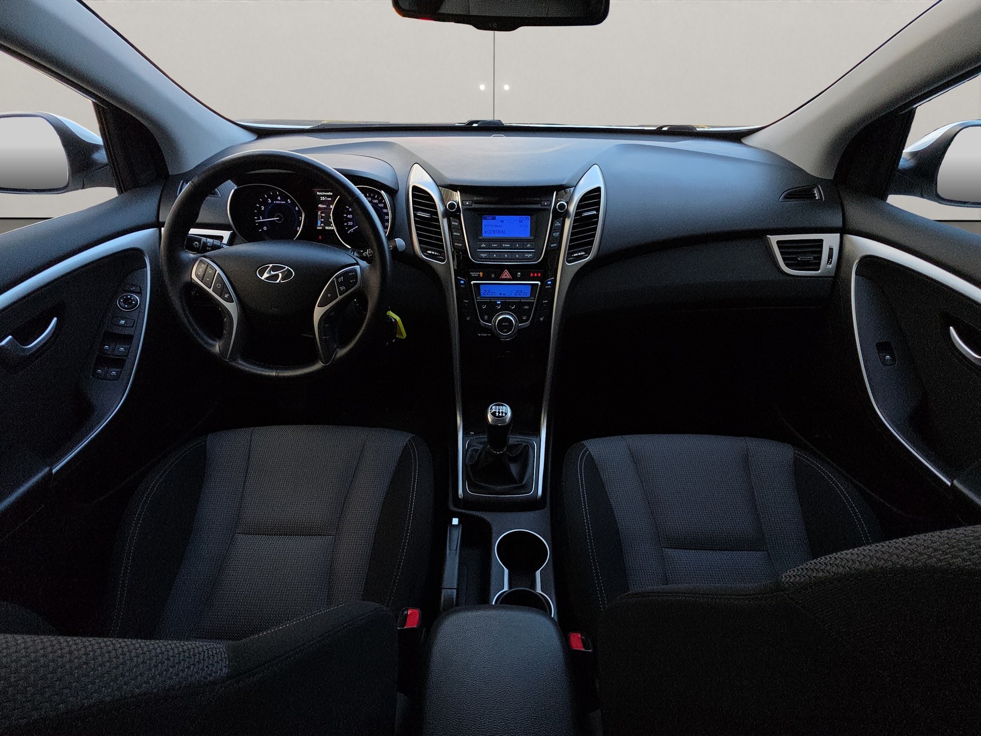 HYUNDAI i30 1.6 GDI Plena-image-13