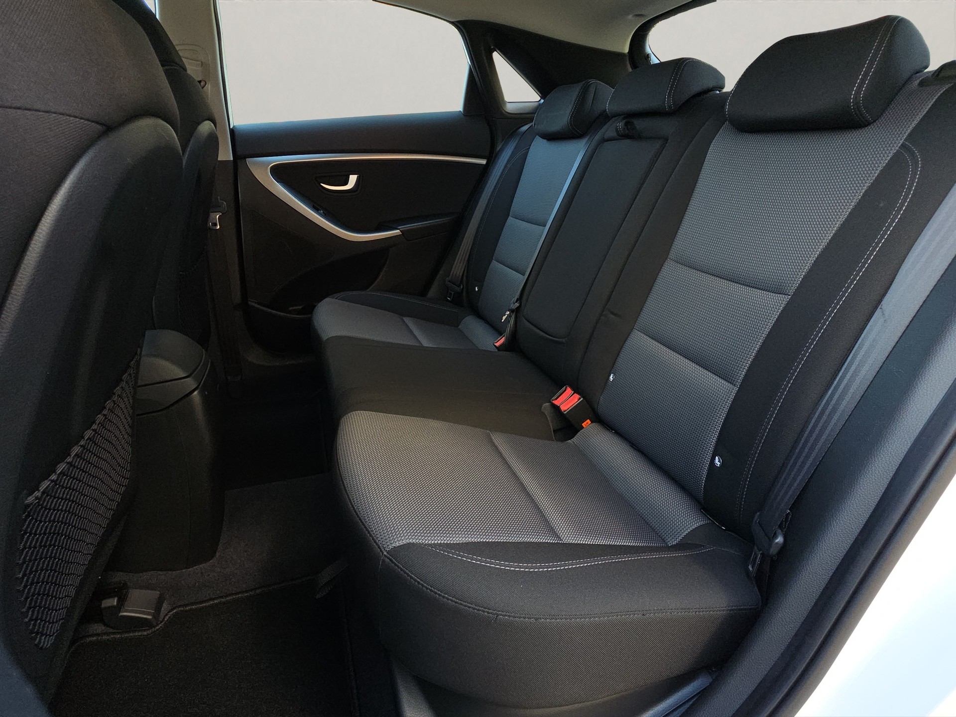 HYUNDAI i30 1.6 GDI Plena-image-11