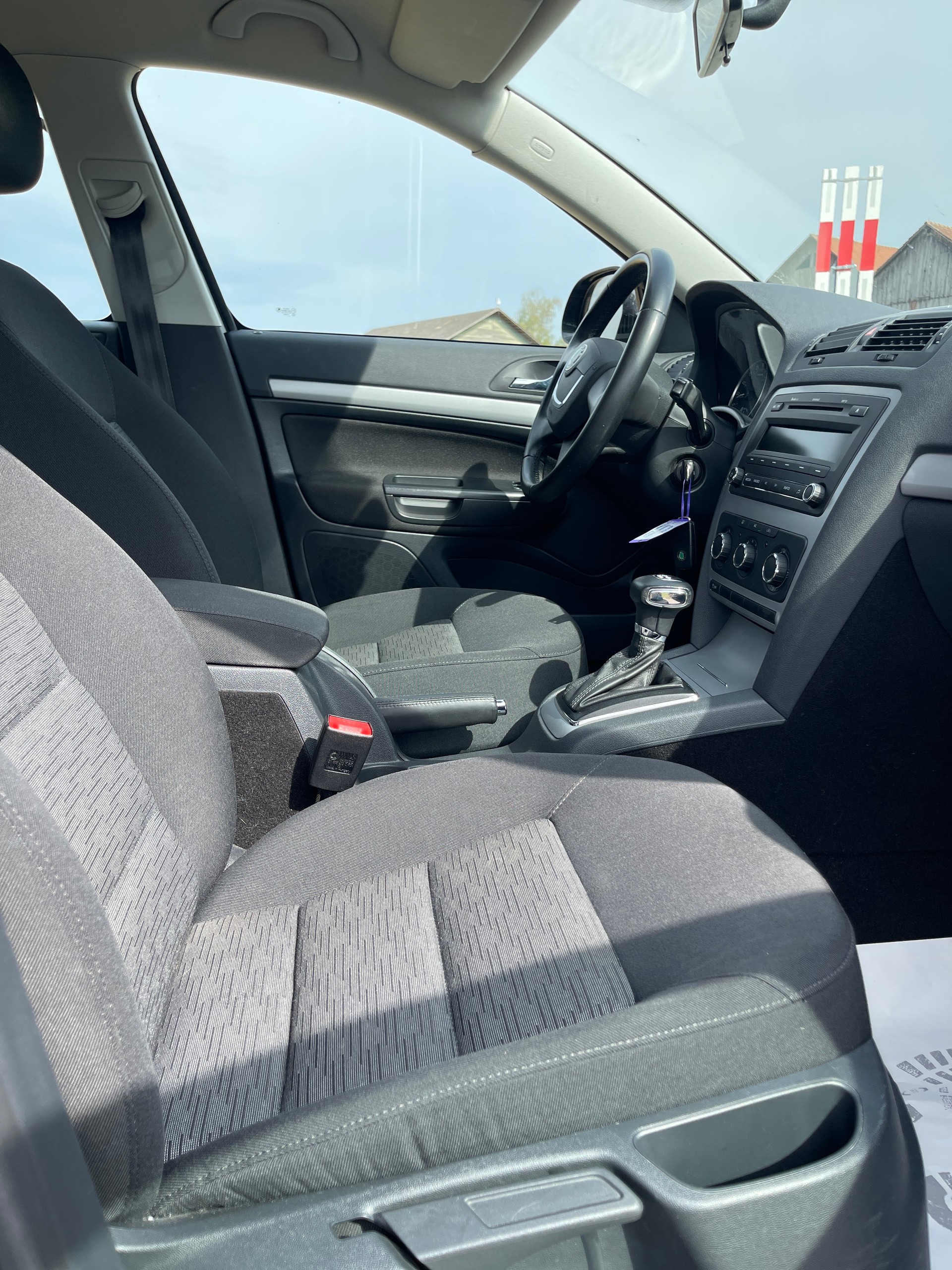 SKODA Octavia Combi 2.0 TDI AllDrive 4x4 DSG-image-15