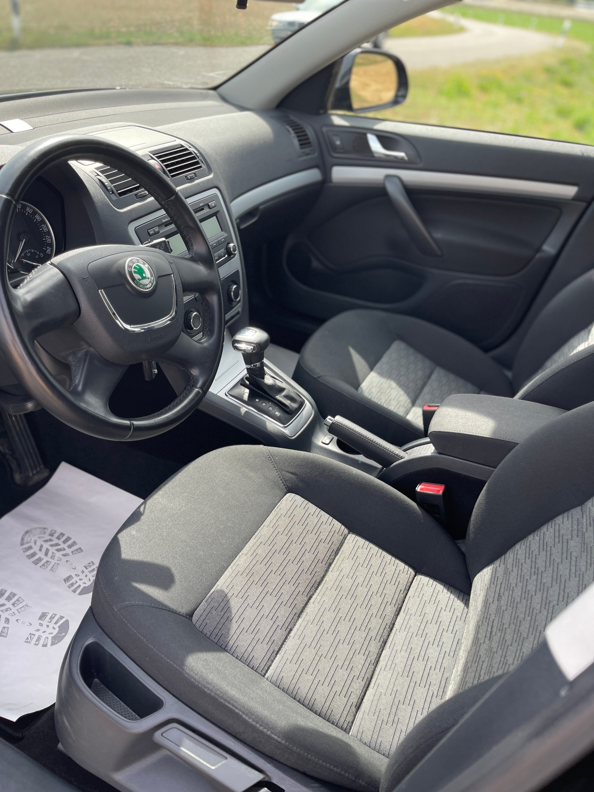 SKODA Octavia Combi 2.0 TDI AllDrive 4x4 DSG-image-9
