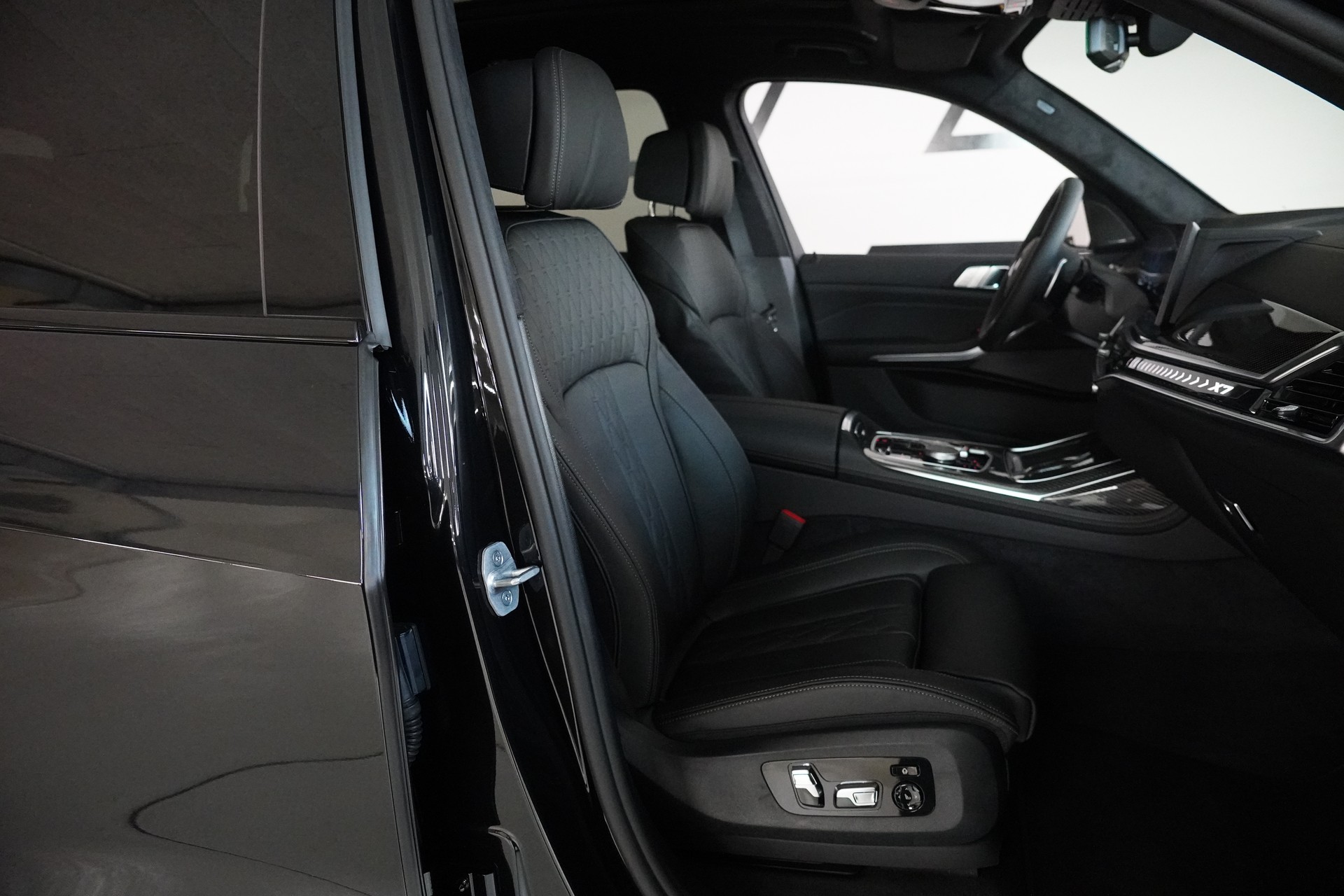 BMW X7 xDrive 48V 40d M Sport Steptronic-image-15
