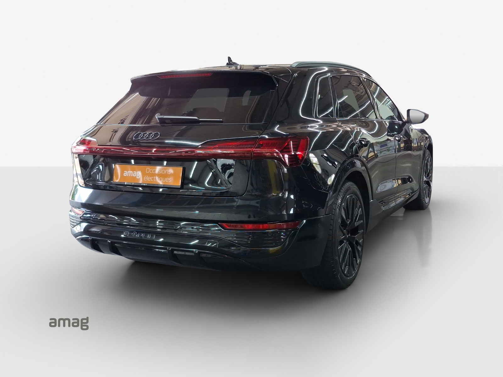 AUDI Q8 55 e-tron Black Edition quattro-image-5