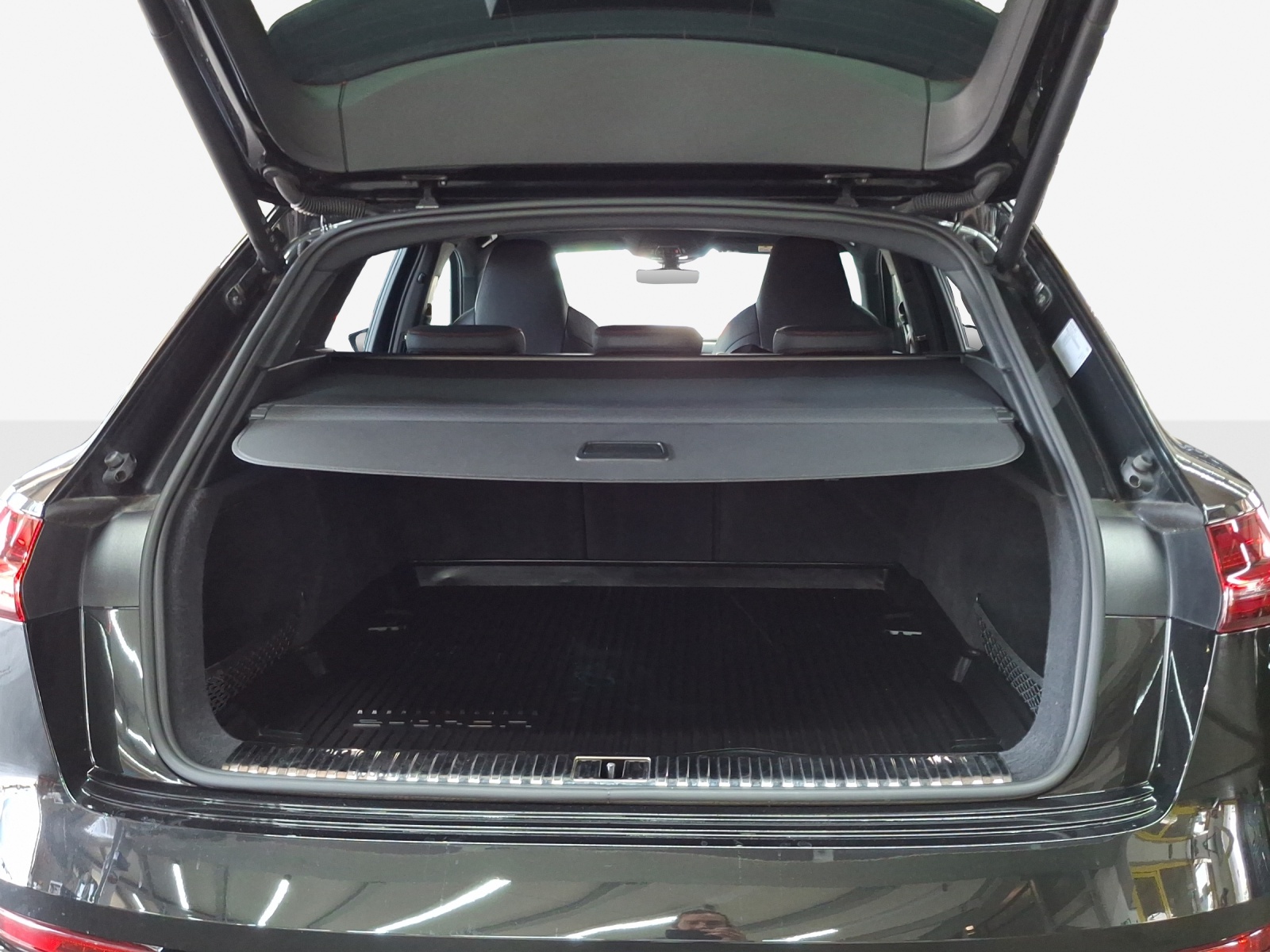 AUDI Q8 55 e-tron Black Edition quattro-image-13