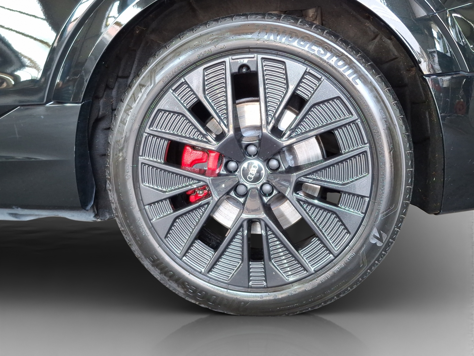 AUDI Q8 55 e-tron Black Edition quattro-image-14