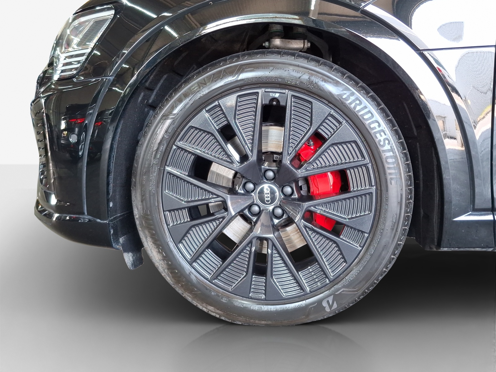 AUDI Q8 55 e-tron Black Edition quattro-image-15