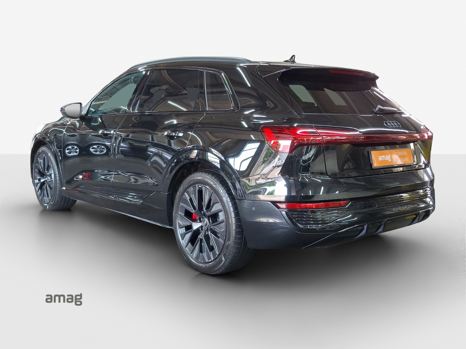 AUDI Q8 55 e-tron Black Edition quattro-image-3