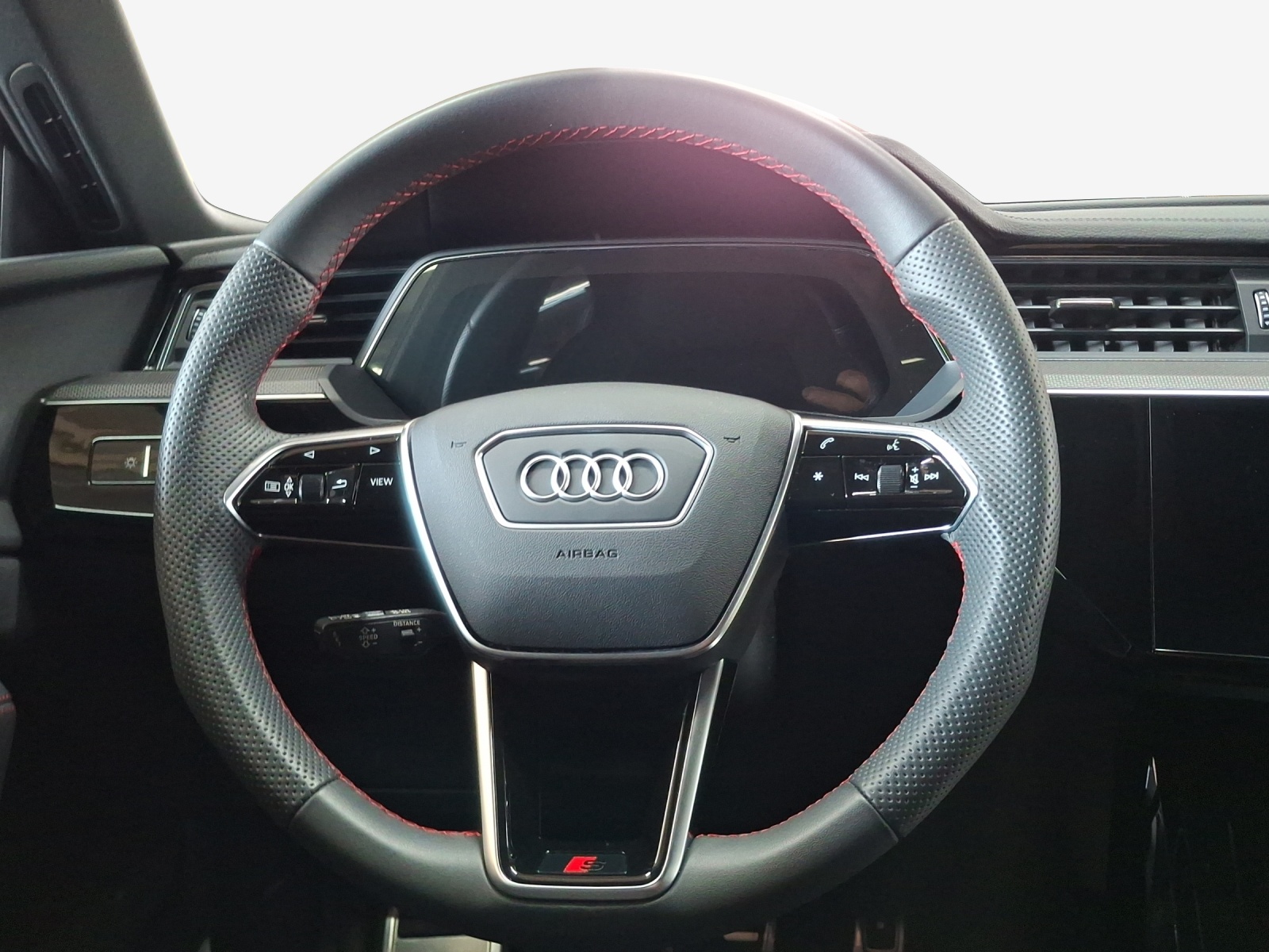 AUDI Q8 55 e-tron Black Edition quattro-image-10