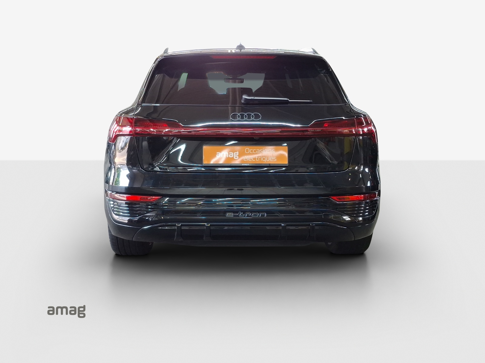 AUDI Q8 55 e-tron Black Edition quattro-image-4