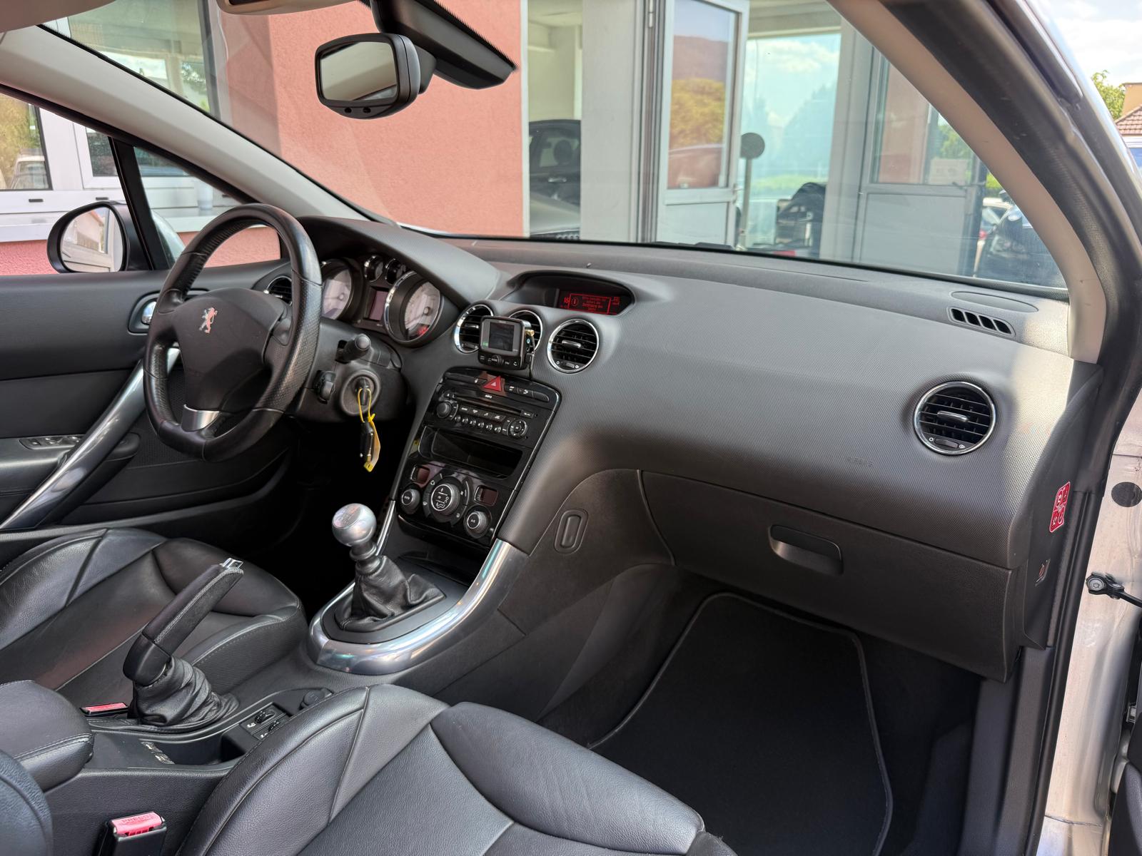 PEUGEOT 308 CC 1.6 16V Turbo Sport Pack-image-7