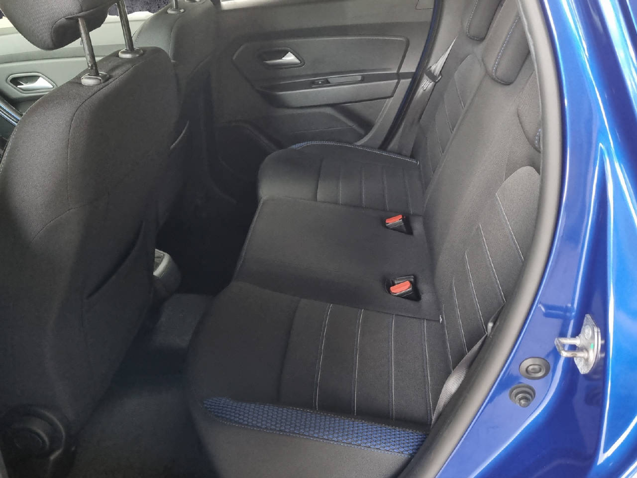 DACIA Duster 1.3 TCe 150 Celebration 4WD-image-7