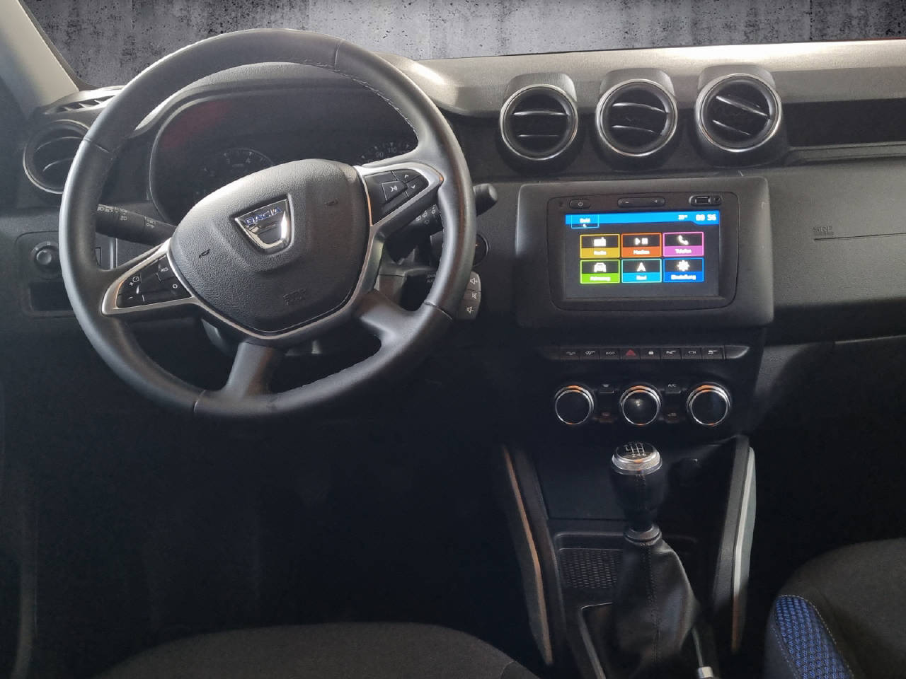 DACIA Duster 1.3 TCe 150 Celebration 4WD-image-6