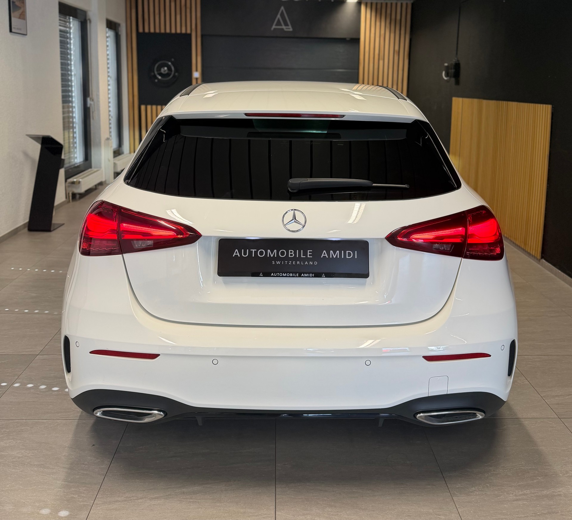 MERCEDES-BENZ A 220 4Matic 8G-DCT-showroom-element-3