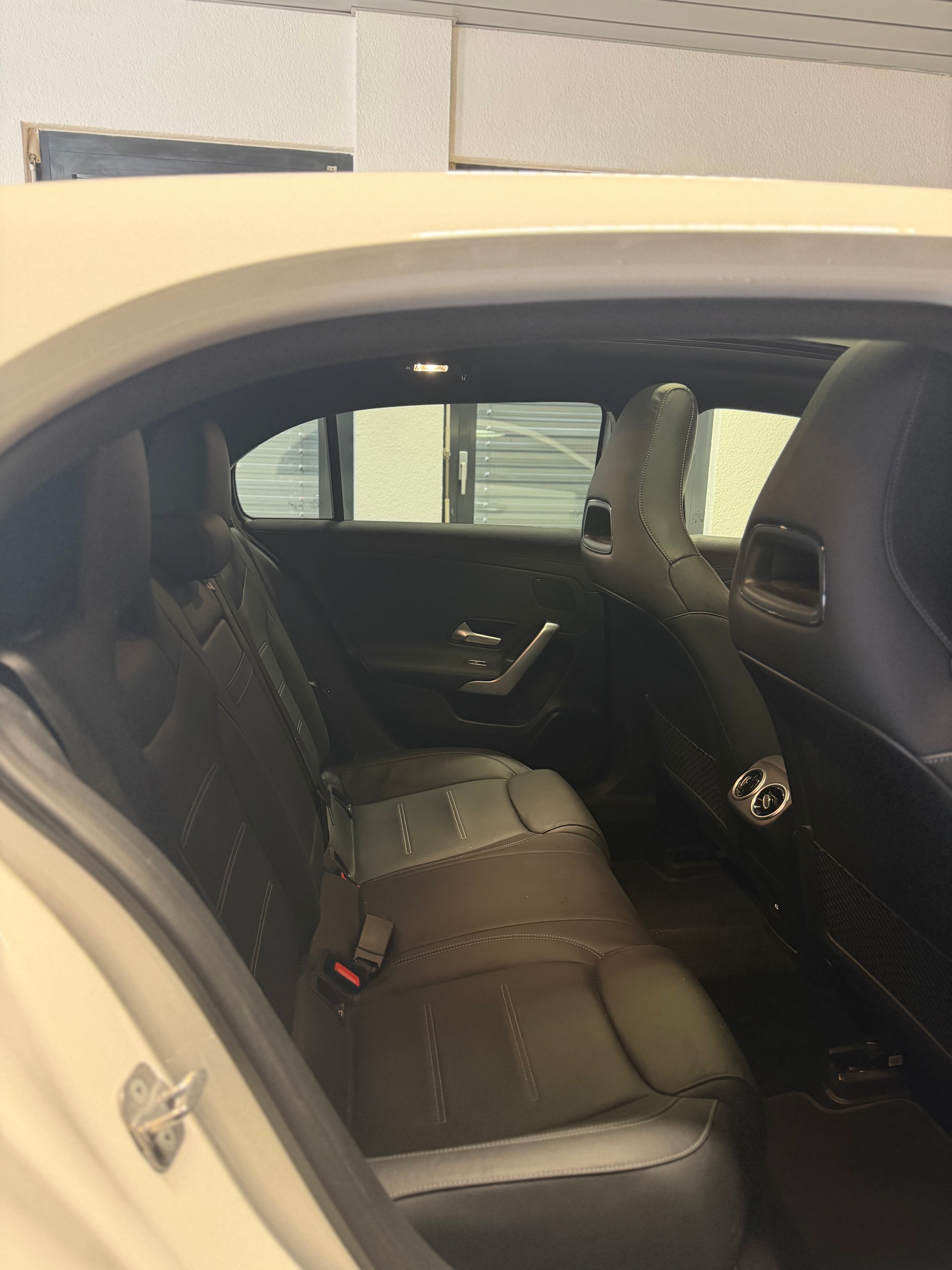 MERCEDES-BENZ A 220 4Matic 8G-DCT-image-11