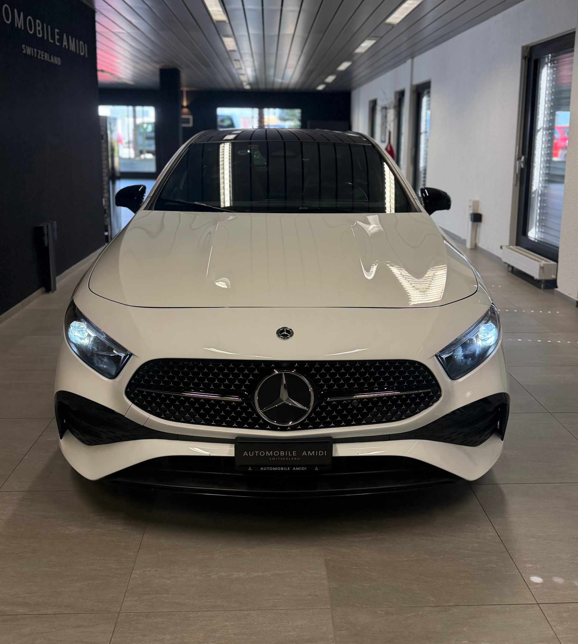 MERCEDES-BENZ A 220 4Matic 8G-DCT-showroom-element-1