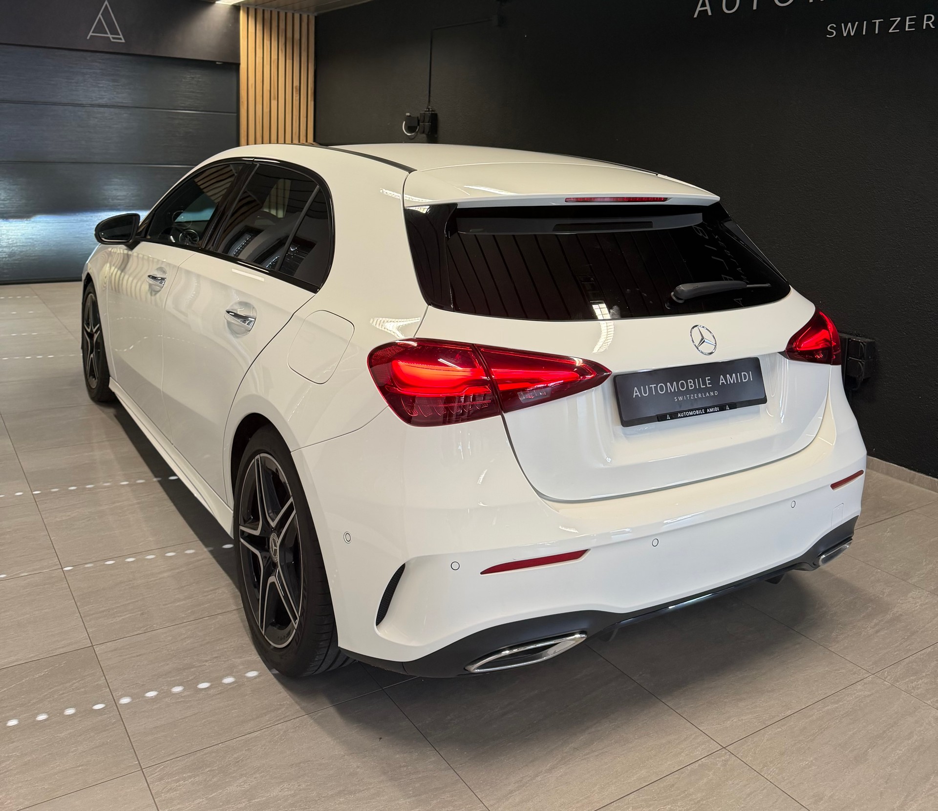 MERCEDES-BENZ A 220 4Matic 8G-DCT-showroom-element-2