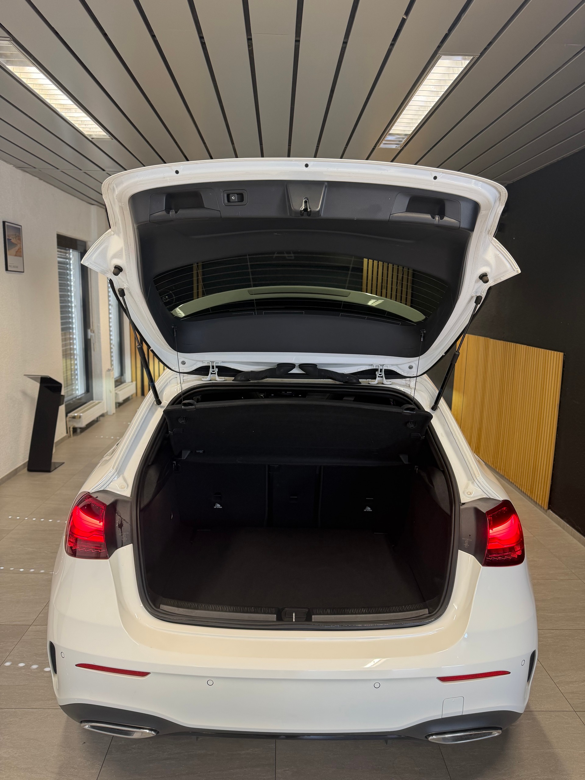 MERCEDES-BENZ A 220 4Matic 8G-DCT-image-5