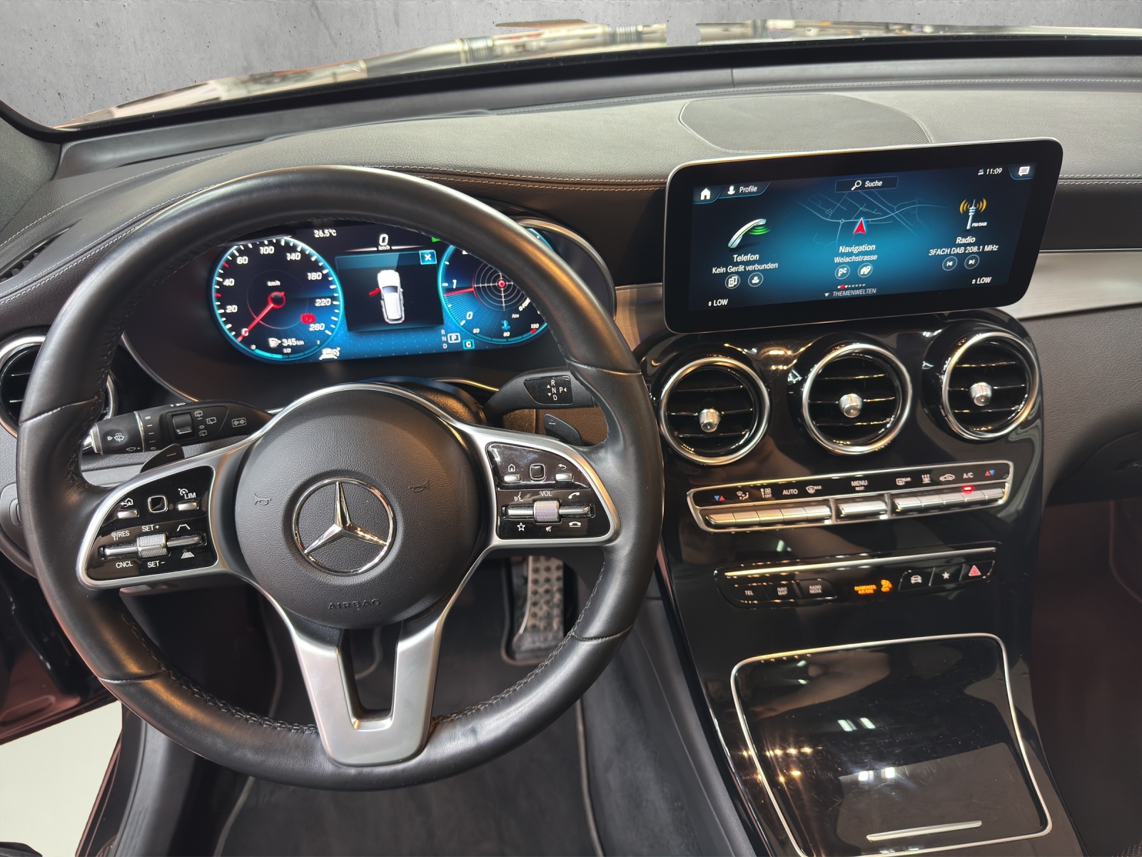 MERCEDES-BENZ GLC 300 d AMG Line 4Matic 9G-Tronic-image-9