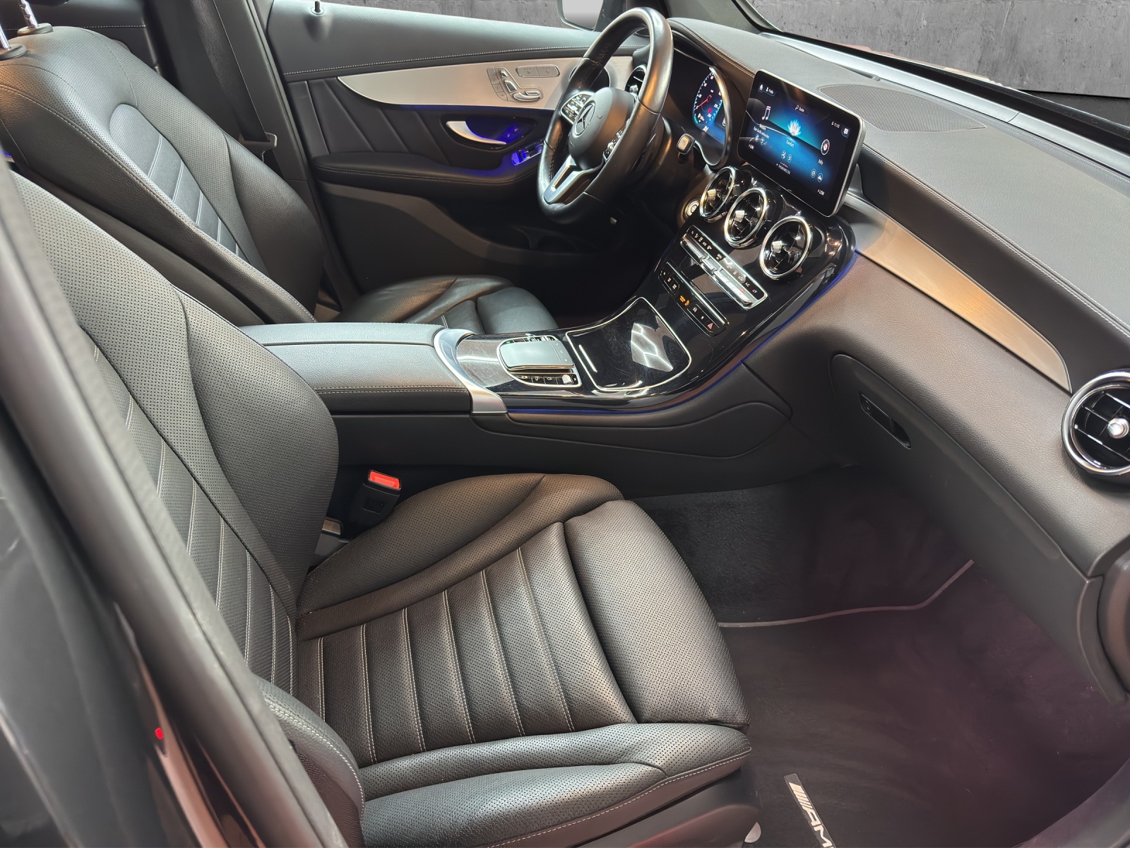 MERCEDES-BENZ GLC 300 d AMG Line 4Matic 9G-Tronic-image-11