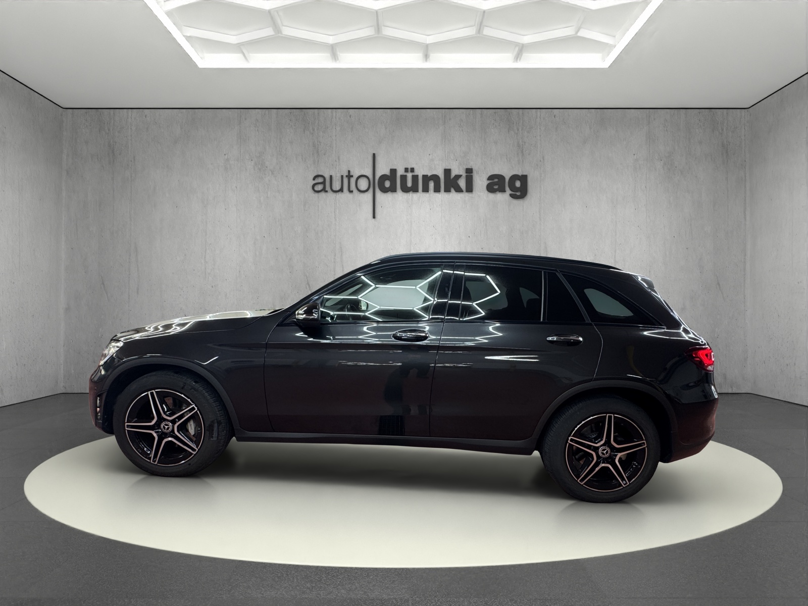 MERCEDES-BENZ GLC 300 d AMG Line 4Matic 9G-Tronic-image-5