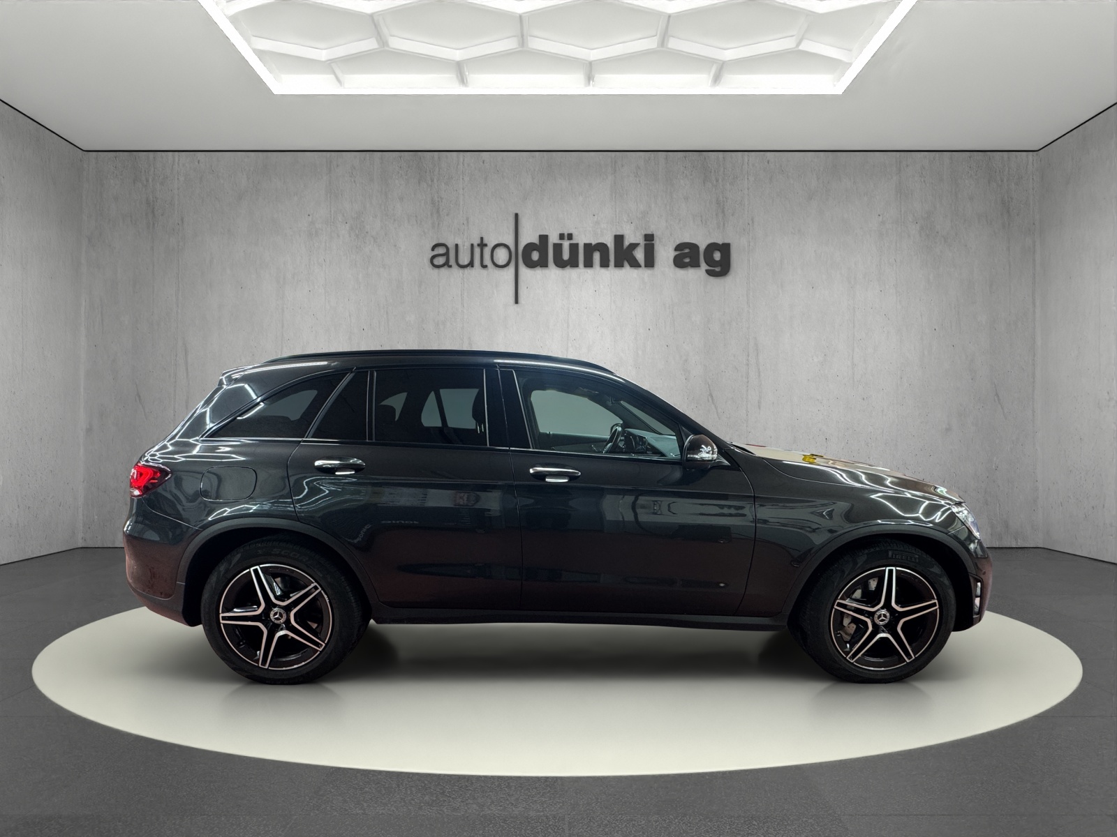 MERCEDES-BENZ GLC 300 d AMG Line 4Matic 9G-Tronic-image-4