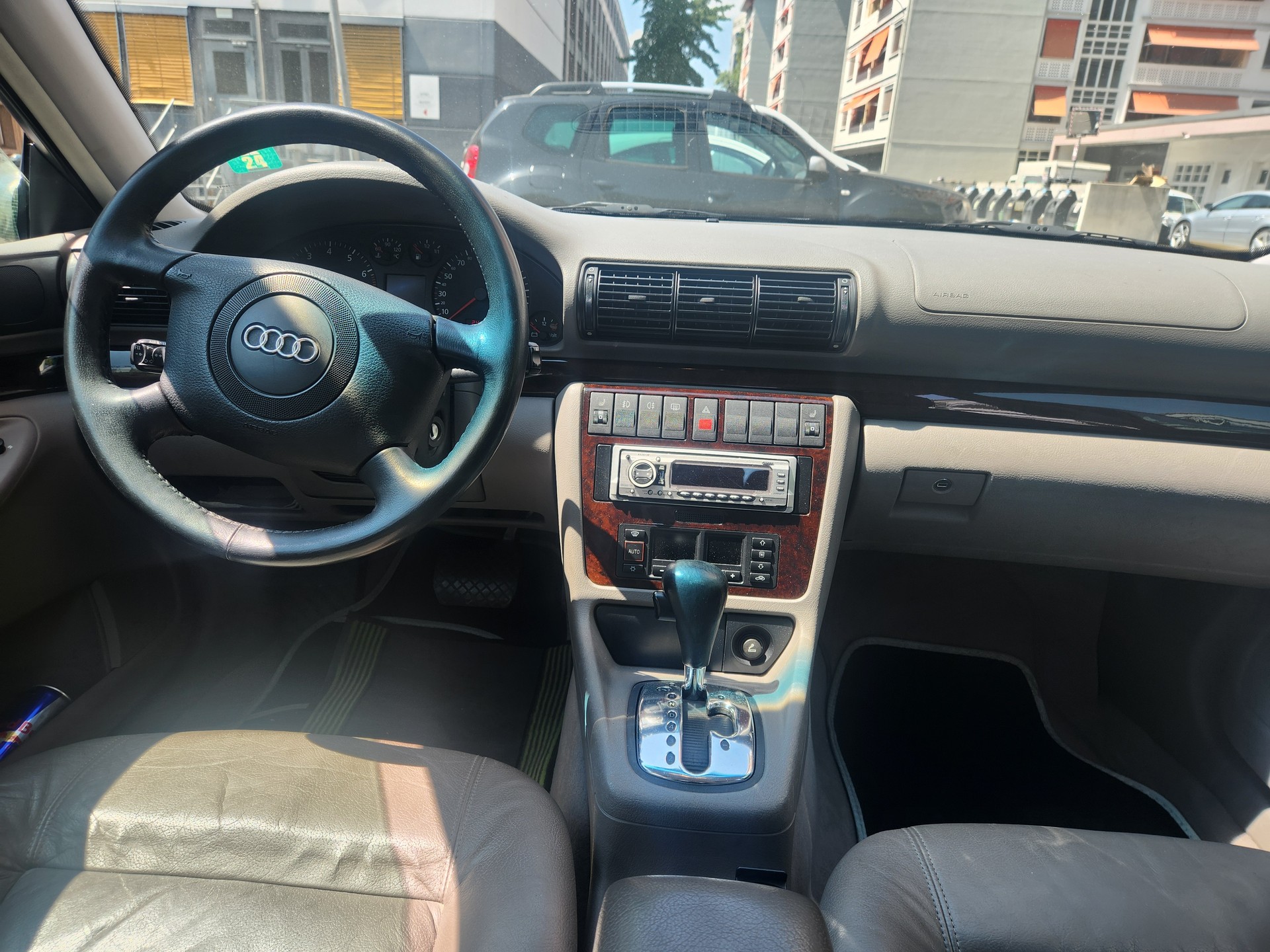 AUDI A4 2.4 Ambition-image-5