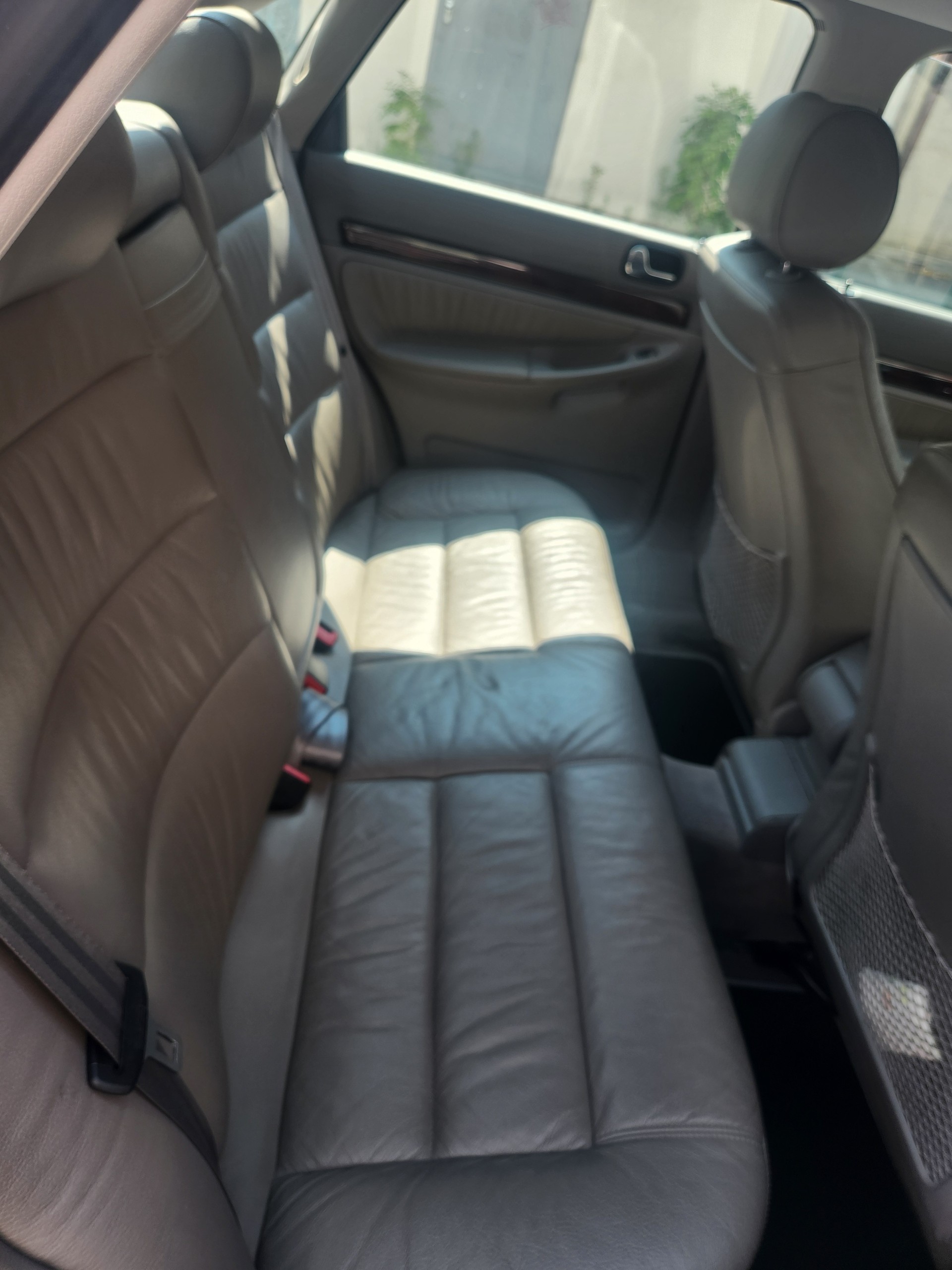 AUDI A4 2.4 Ambition-image-6