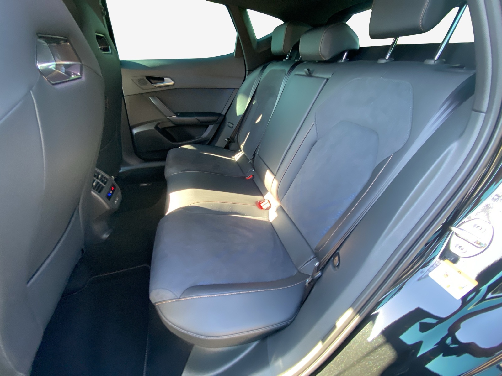CUPRA Formentor 1.5 e-HYBRID pHEV VZ DSG-image-11