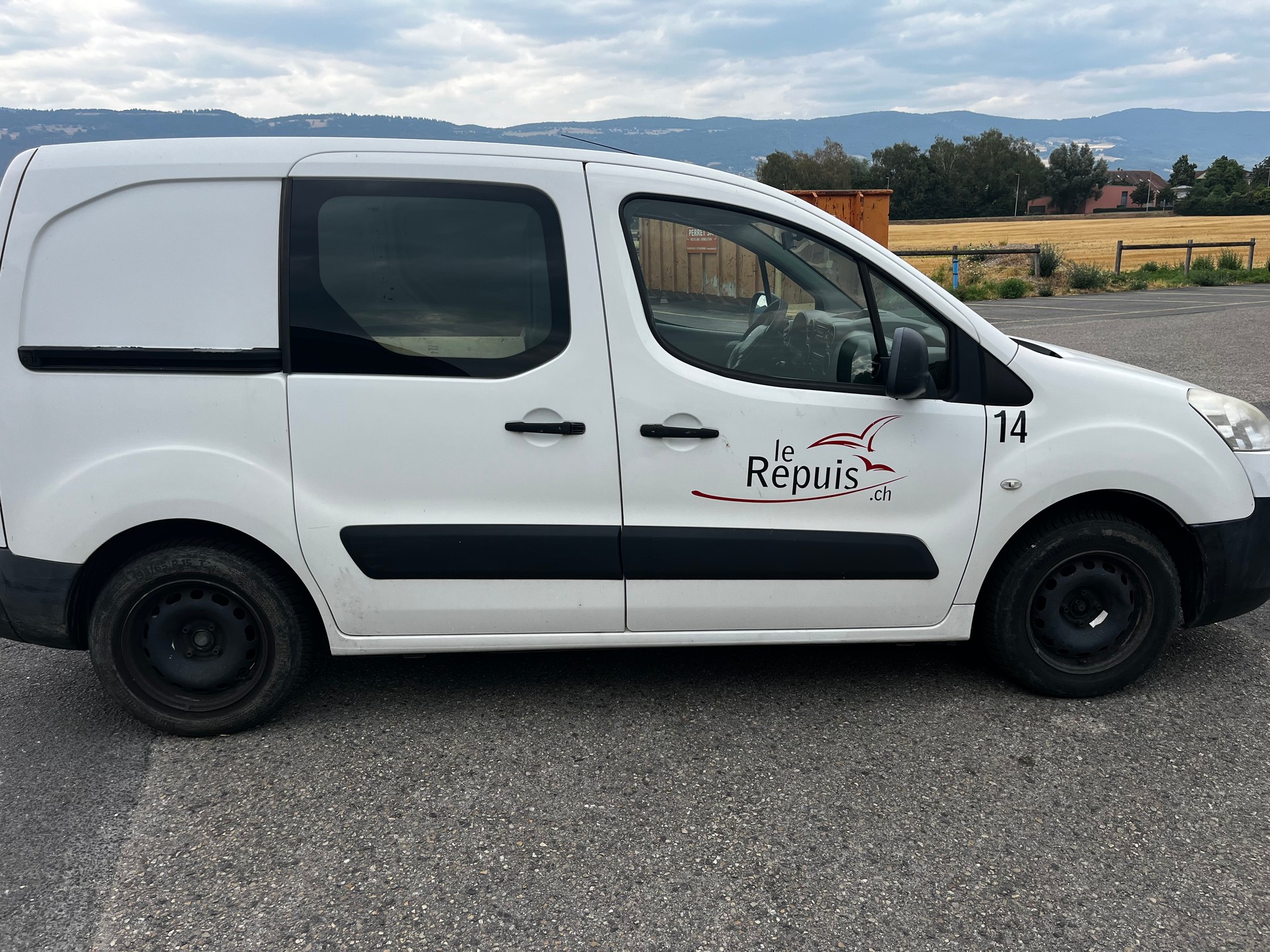 PEUGEOT PARTNER-image-1