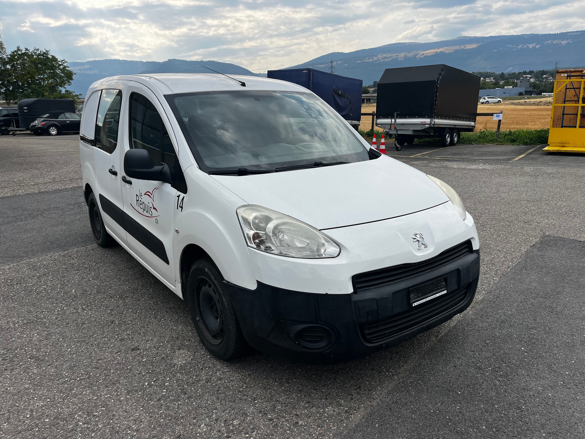 PEUGEOT PARTNER-image-0