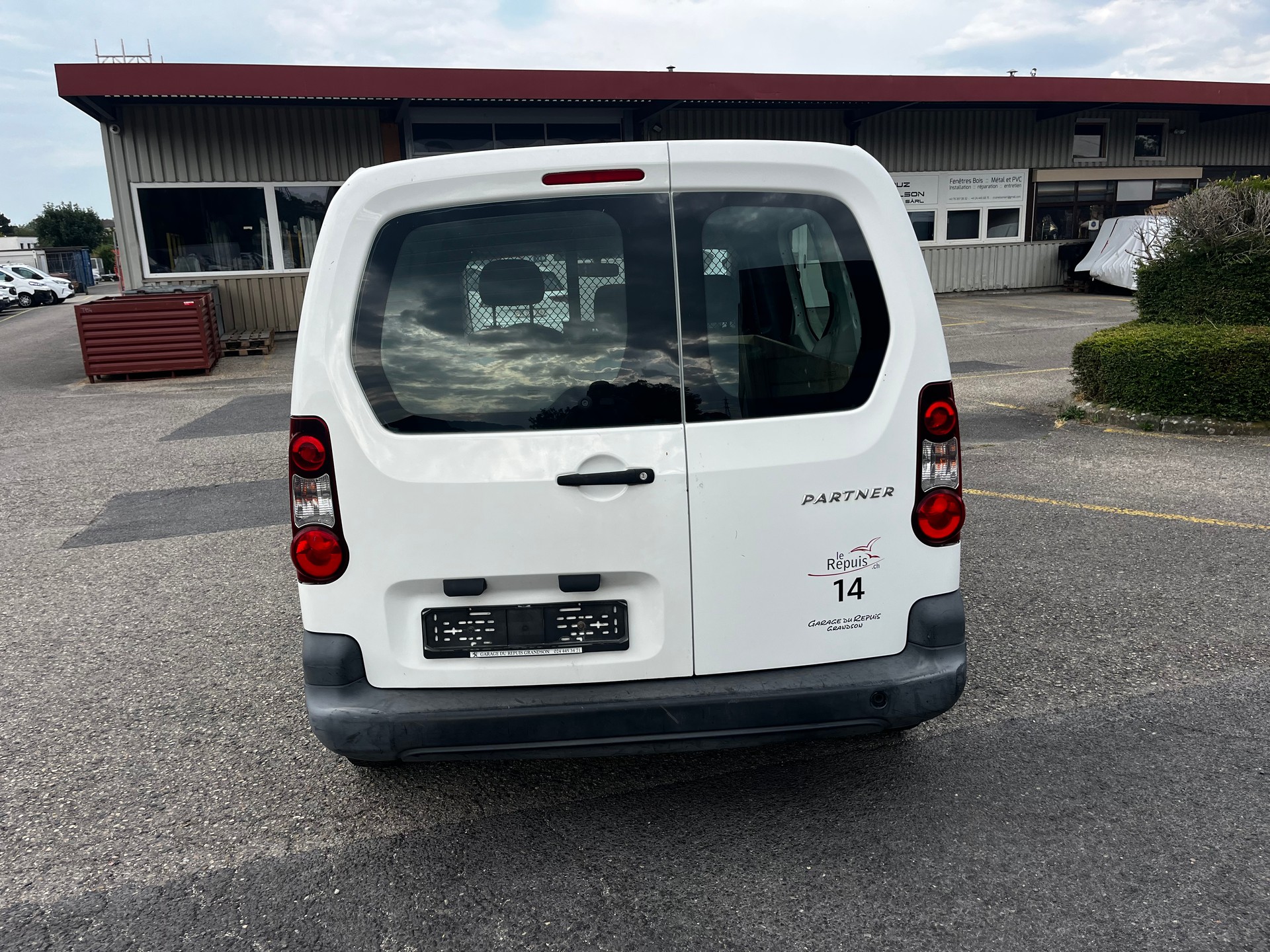 PEUGEOT PARTNER-image-5