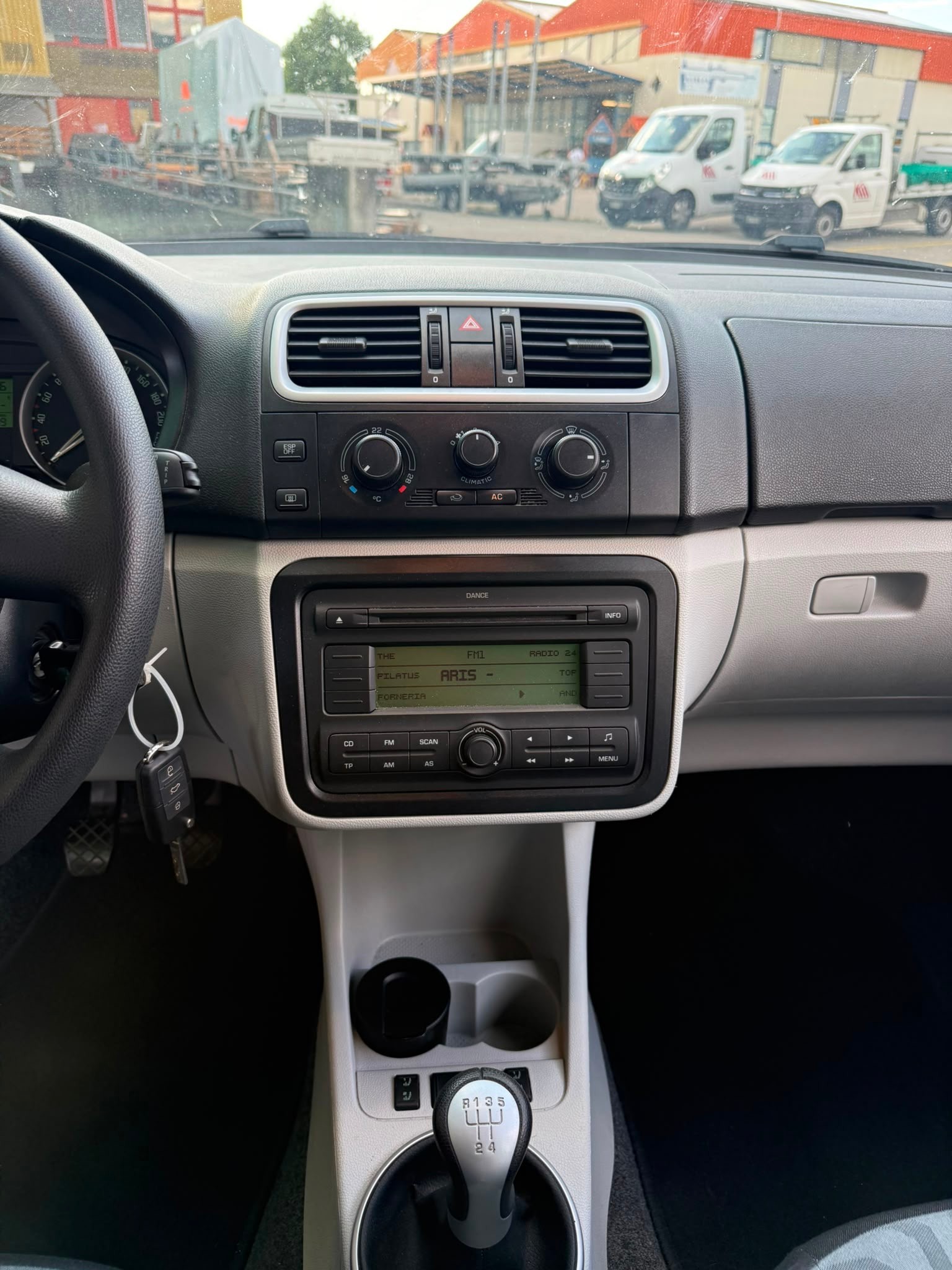 SKODA Fabia 1.2 Entry-image-9
