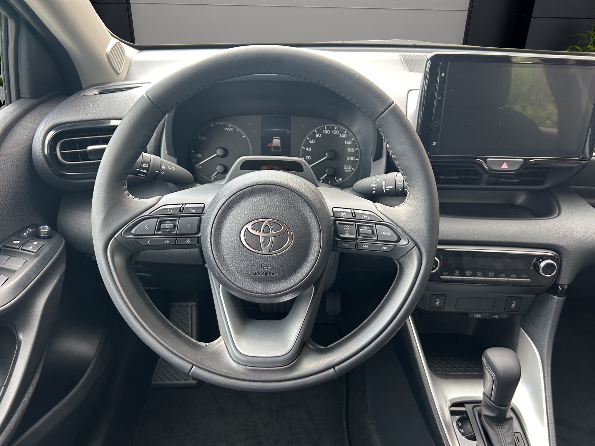TOYOTA Yaris 1.5 Comfort e-CVT-image-9